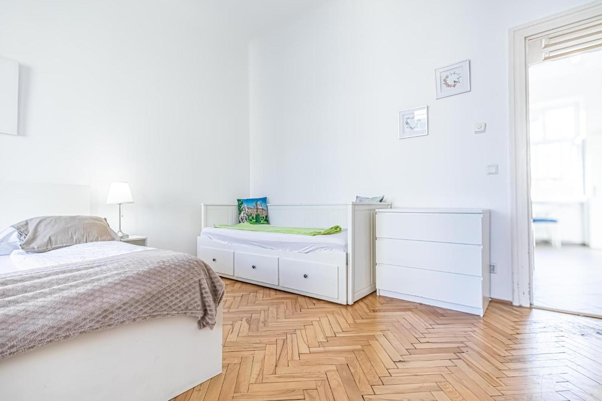 Apartment Stylish 2br For Groups, Up To 5p At Margareten Vienna