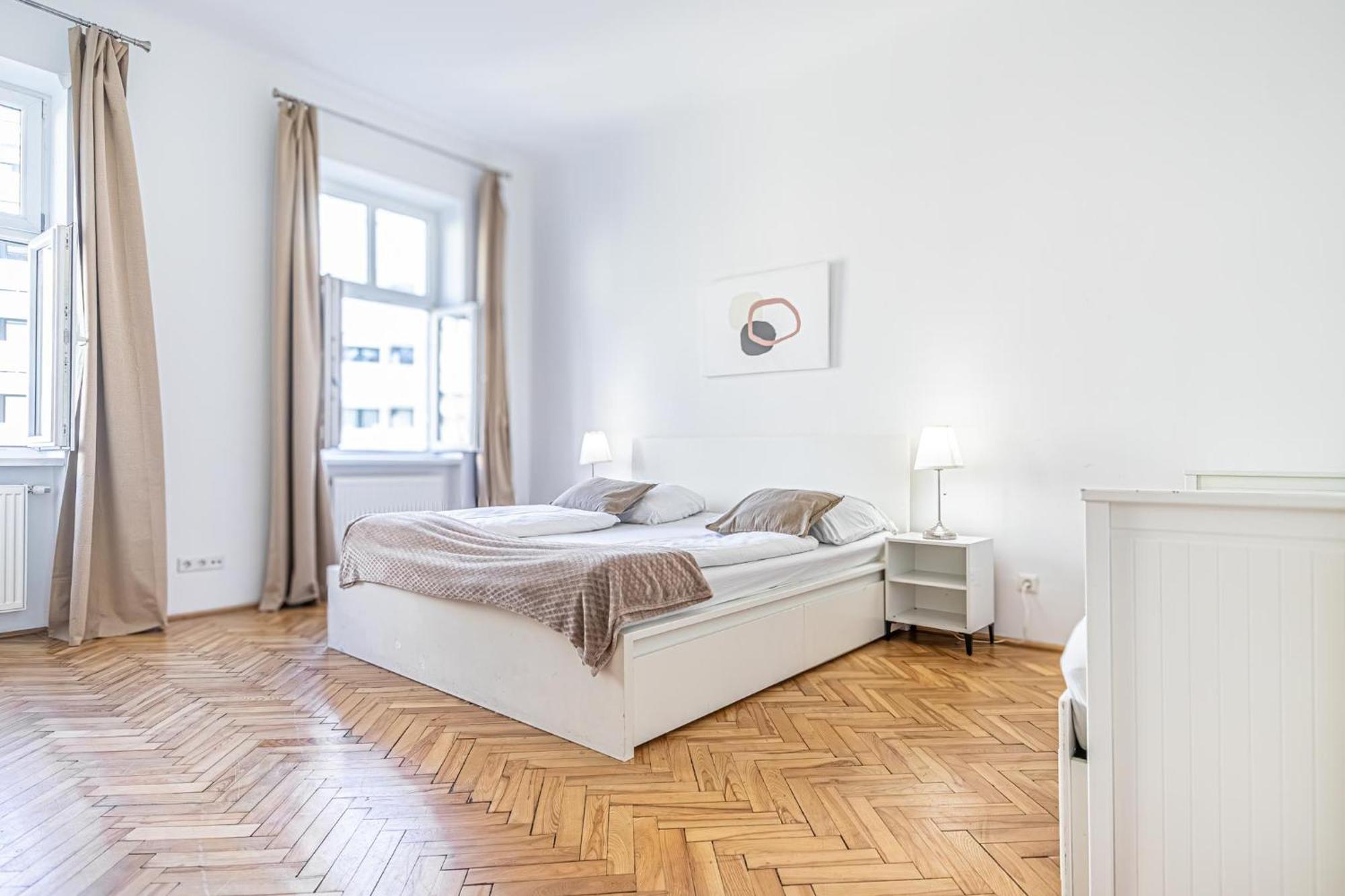 Stylish 2br For Groups, Up To 5p At Margareten Apartment *