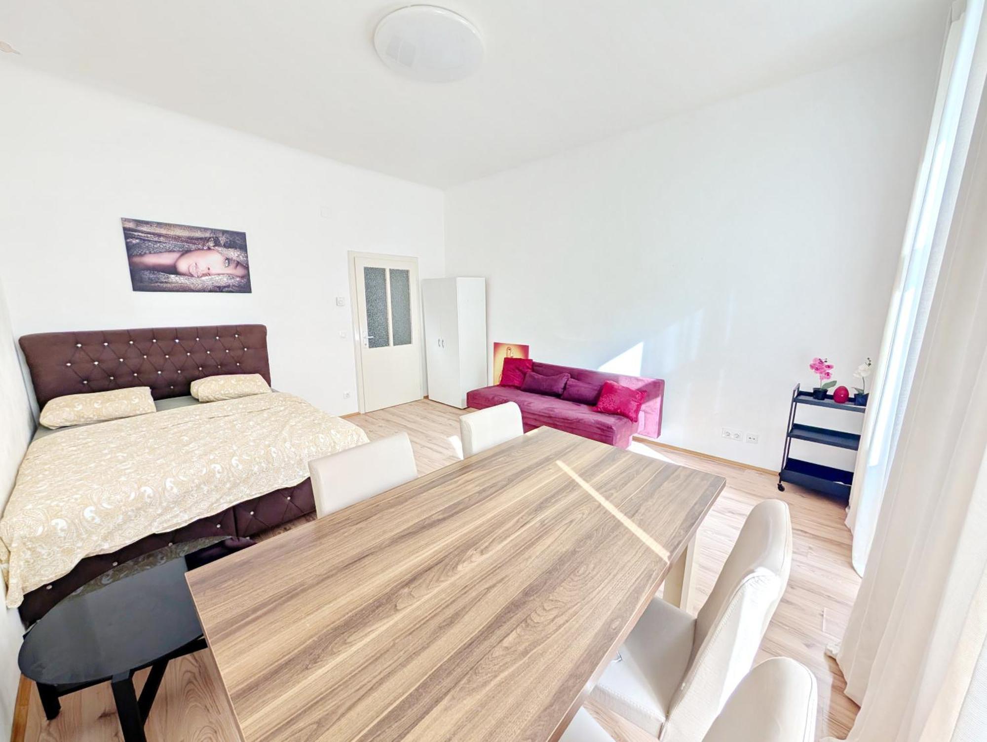 Charming At Maerzstrasse Close To Attractions Mz