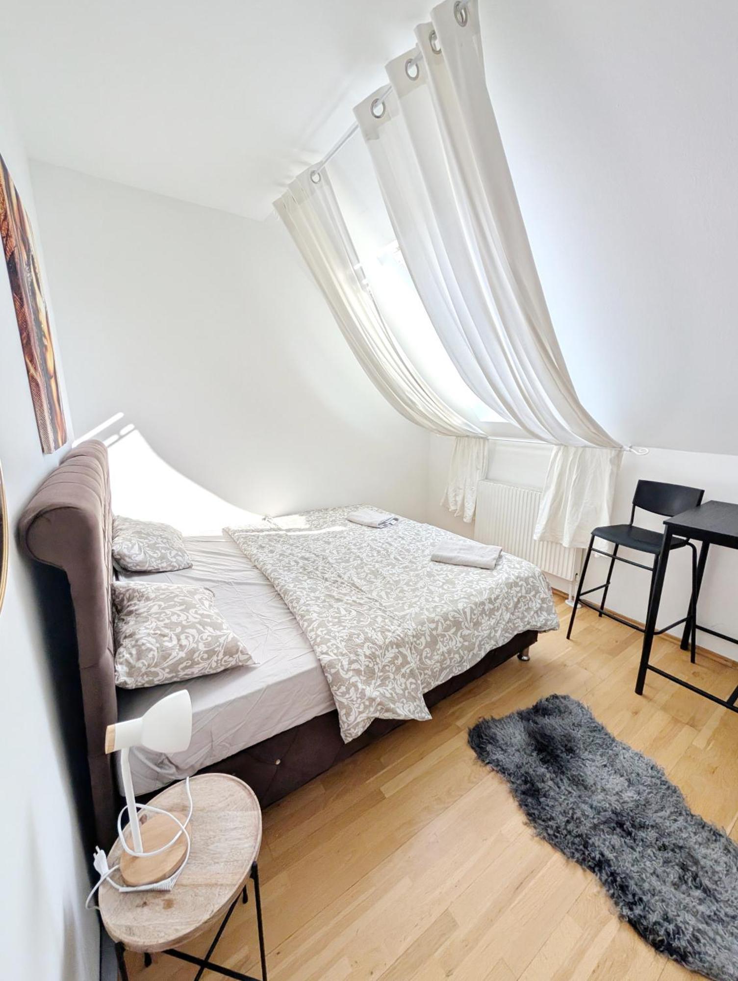 Charming At Maerzstrasse Close To Attractions Mz49 *
