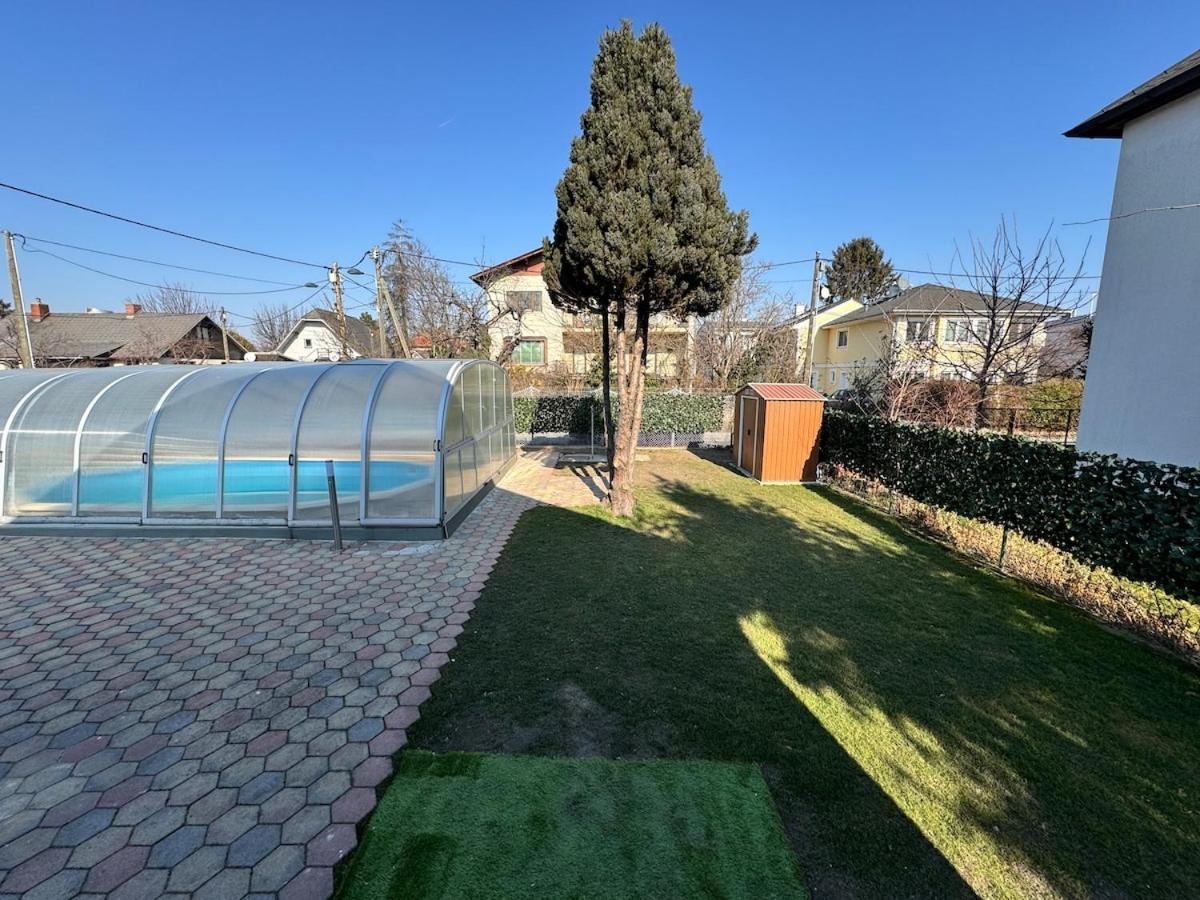 In In Perfect Situaton Near Vic And Donau Park With Pool And Private Garden Sleeps 4 With 2 Bedrooms, Kitchen And Livingroom And Bath And Private Parking * Vienna