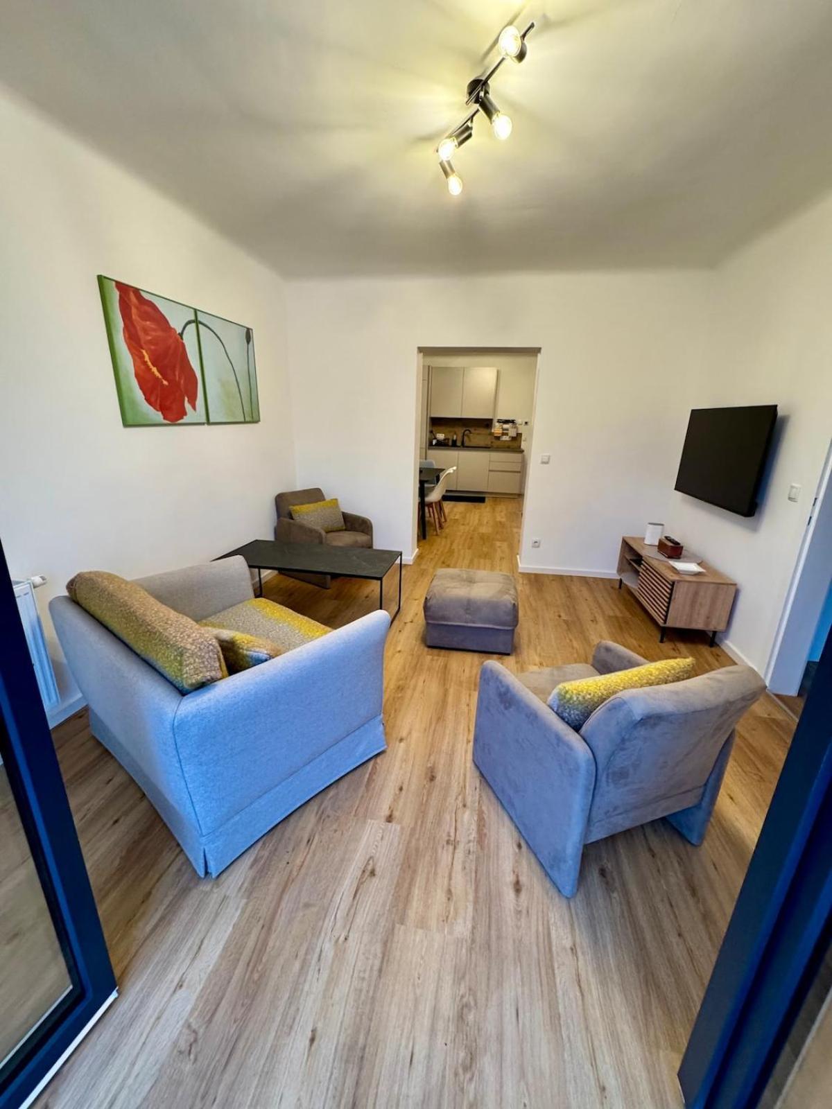 Villa In In Perfect Situaton Near Vic And Donau Park With Pool And Private Garden Sleeps 4 With 2 Bedrooms, Kitchen And Livingroom And Bath And Private Parking