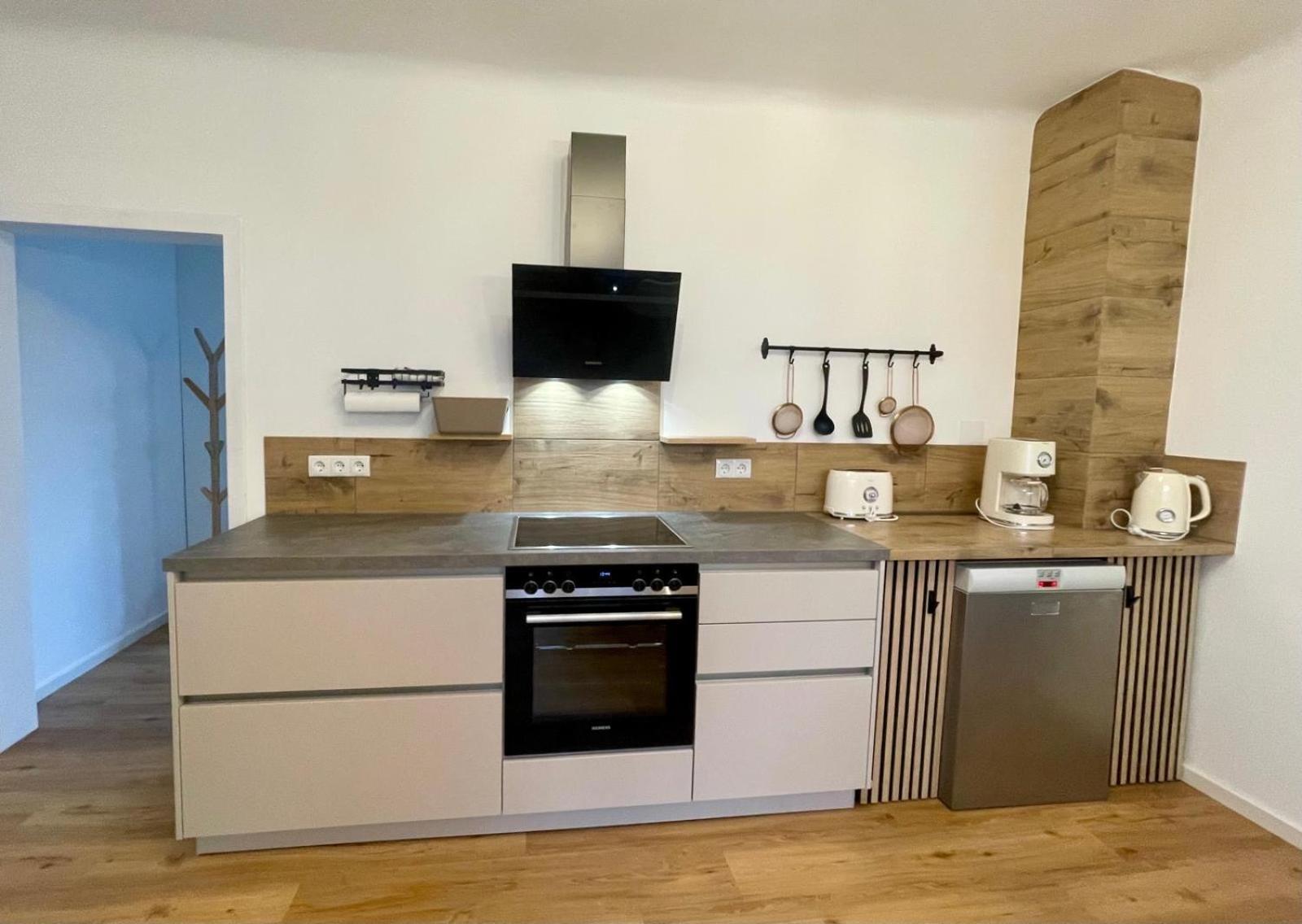 In In Perfect Situaton Near Vic And Donau Park With Pool And Private Garden Sleeps 4 With 2 Bedrooms, Kitchen And Livingroom And Bath And Private Parking * Vienna