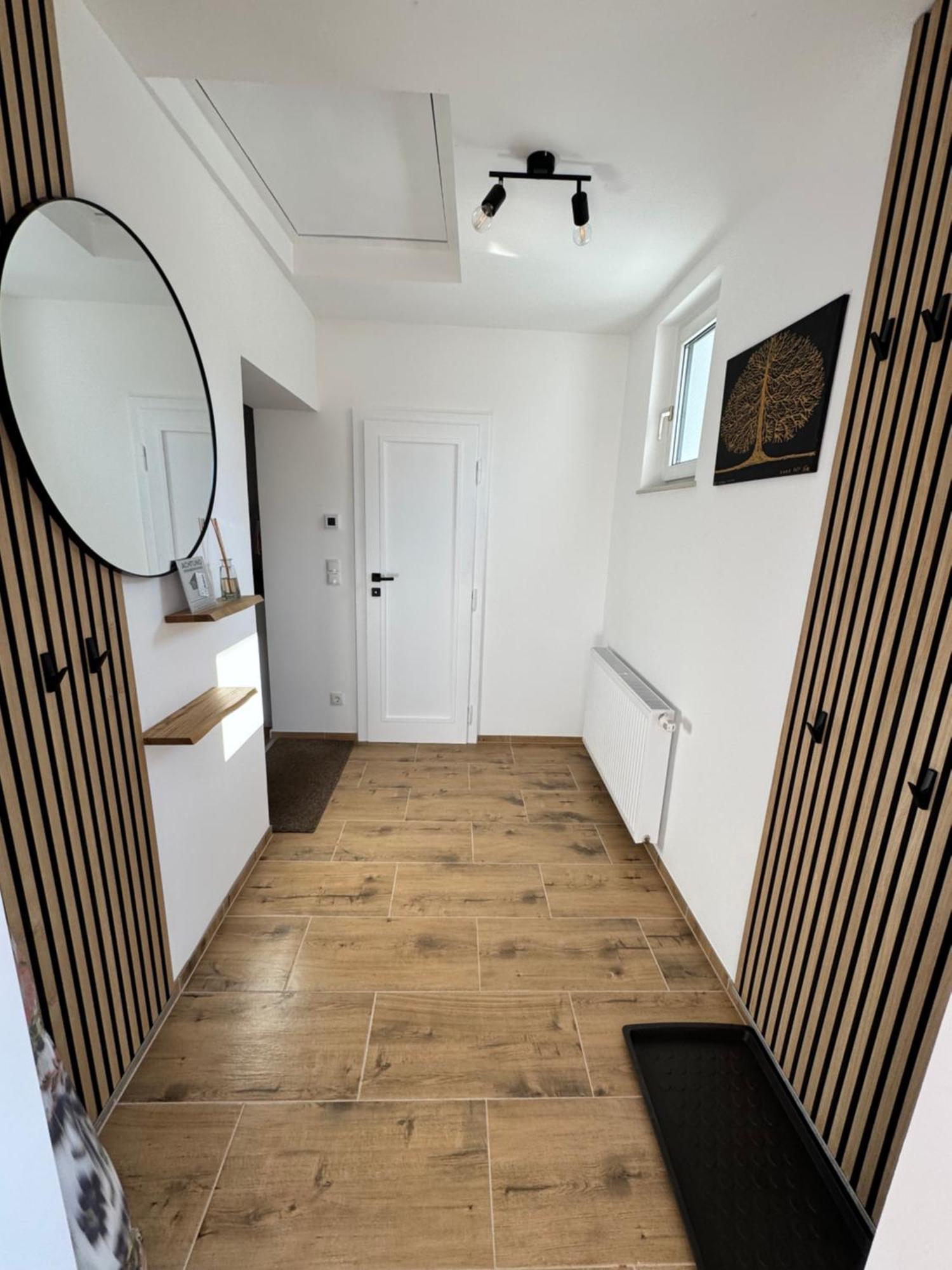 In In Perfect Situaton Near Vic And Donau Park With Pool And Private Garden Sleeps 4 With 2 Bedrooms, Kitchen And Livingroom And Bath And Private Parking