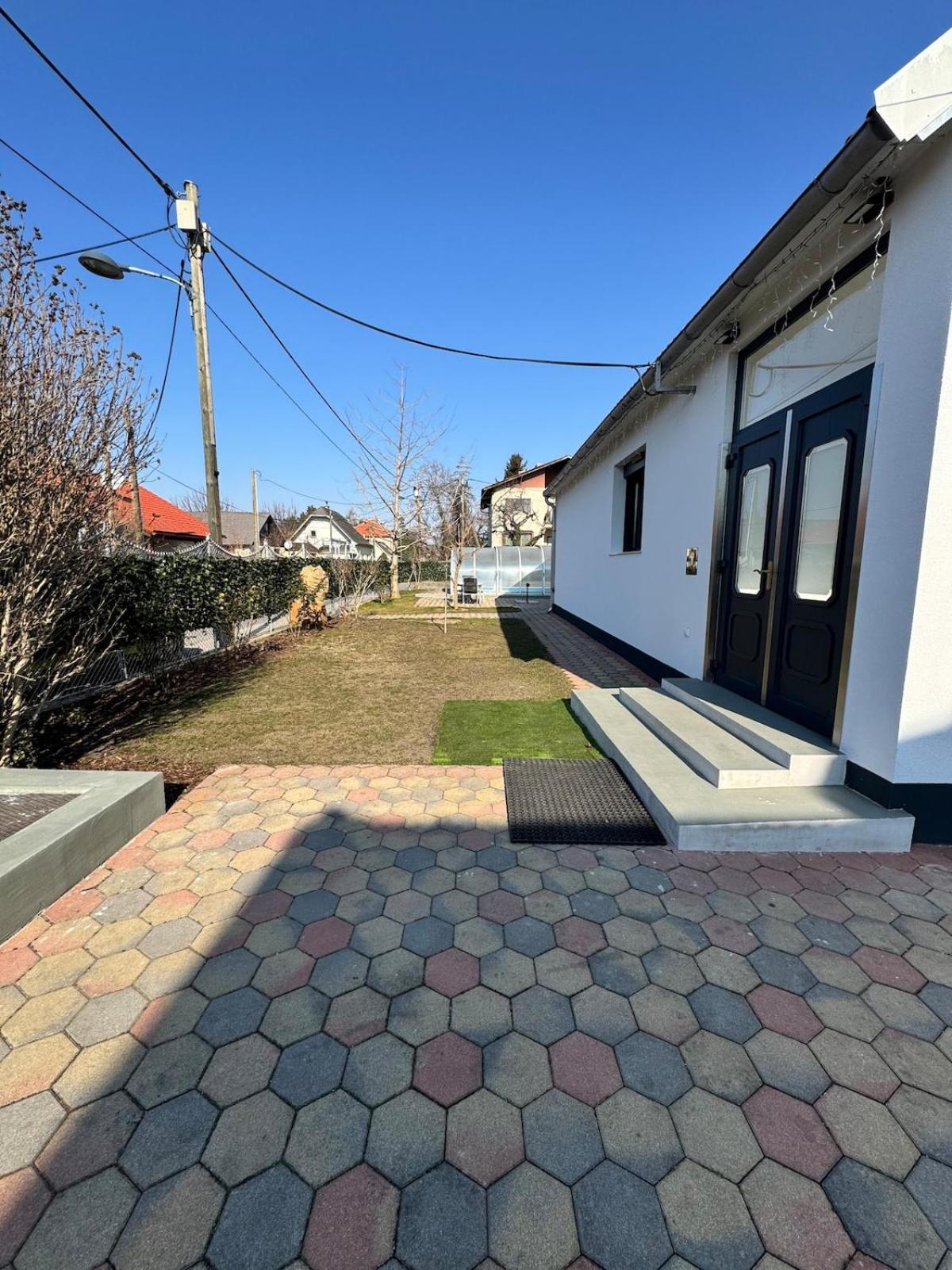 In In Perfect Situaton Near Vic And Donau Park With Pool And Private Garden Sleeps 4 With 2 Bedrooms, Kitchen And Livingroom And Bath And Private Parking Vienna