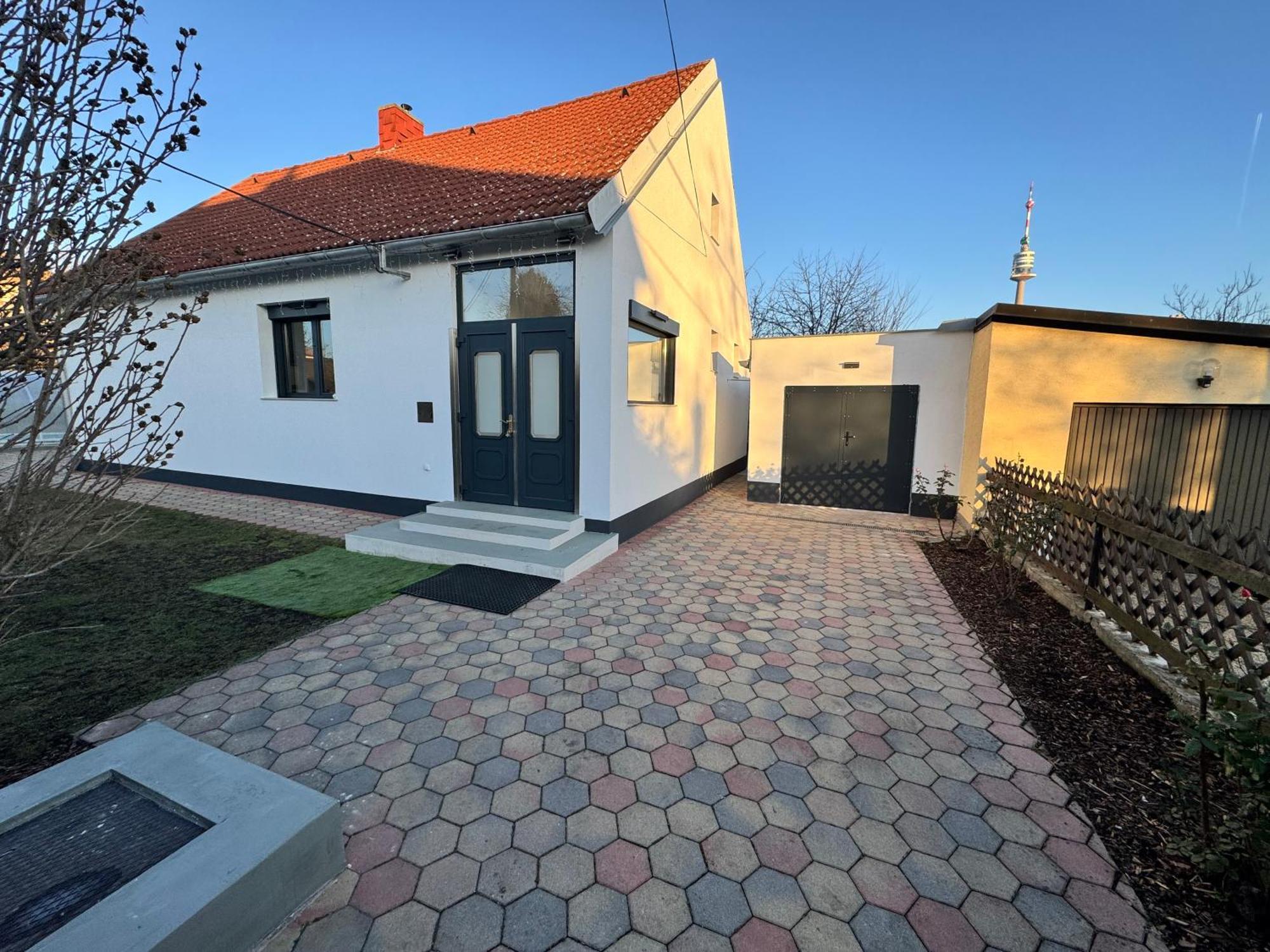 In In Perfect Situaton Near Vic And Donau Park With Pool And Private Garden Sleeps 4 With 2 Bedrooms, Kitchen And Livingroom And Bath And Private Parking