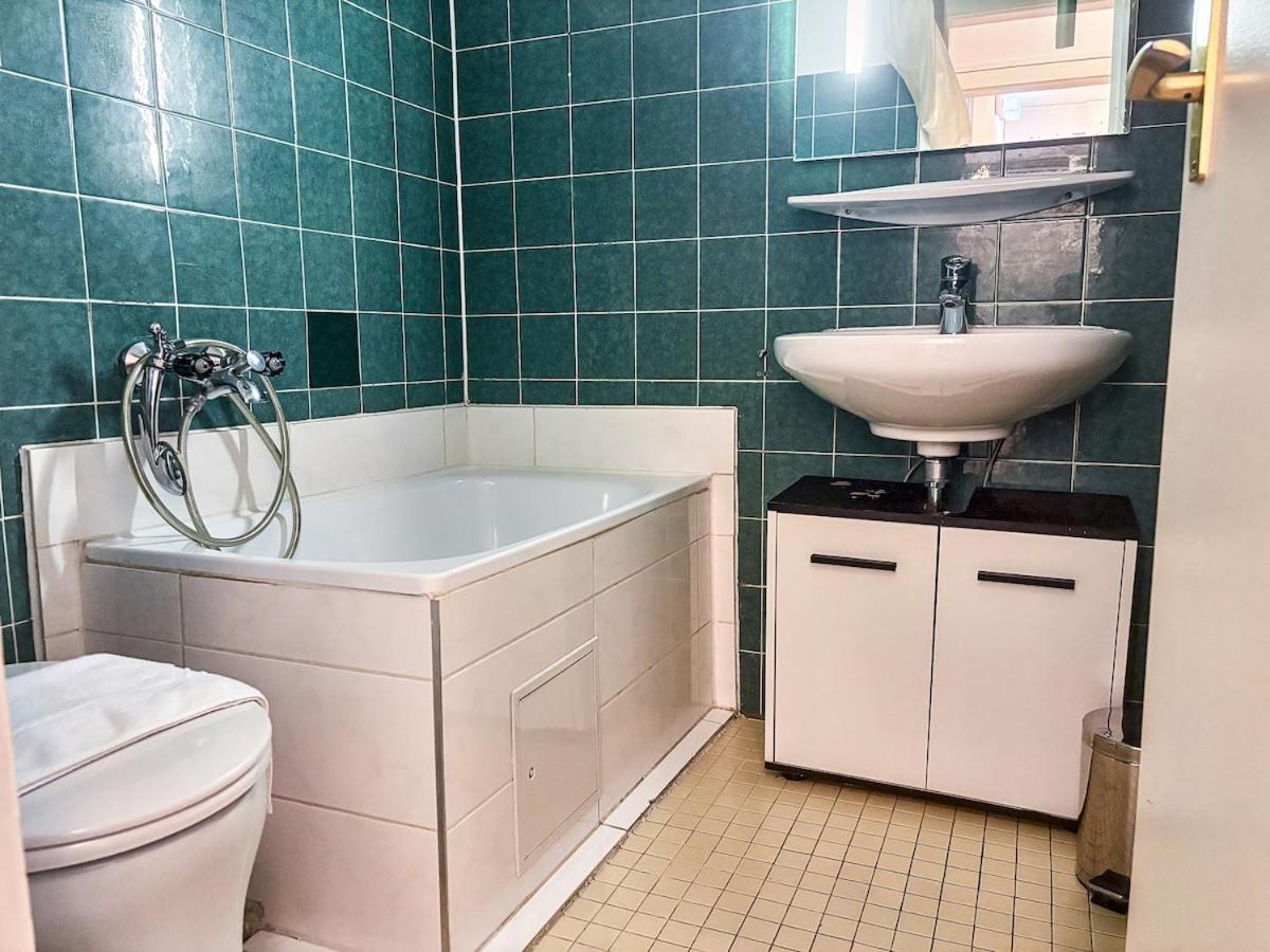 Apartment 4 Mins To Metro I Wifi I 15 Mins To Inner *