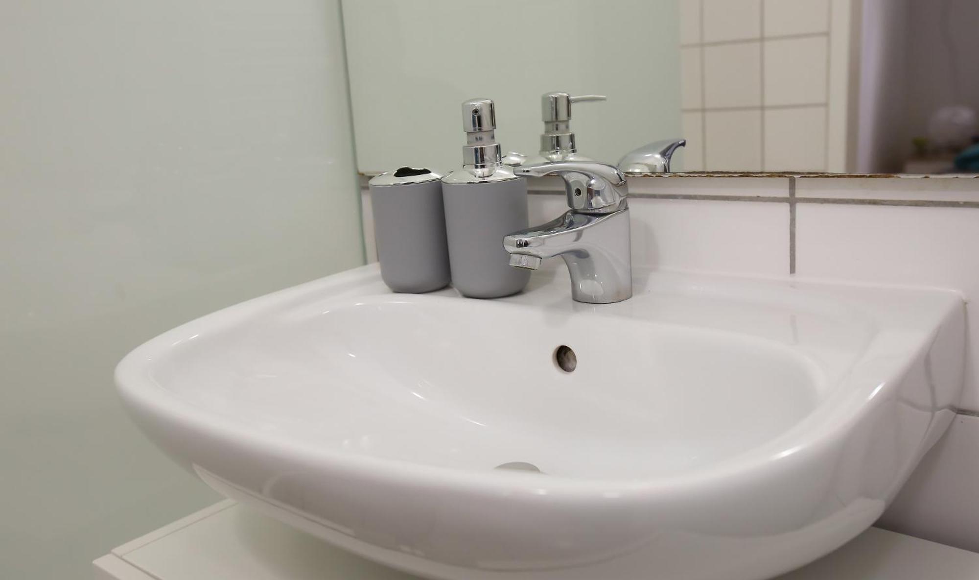 Downtown Bliss Modern Retreat With Free Parking And Fast Internet 600 Mbits Apartment *