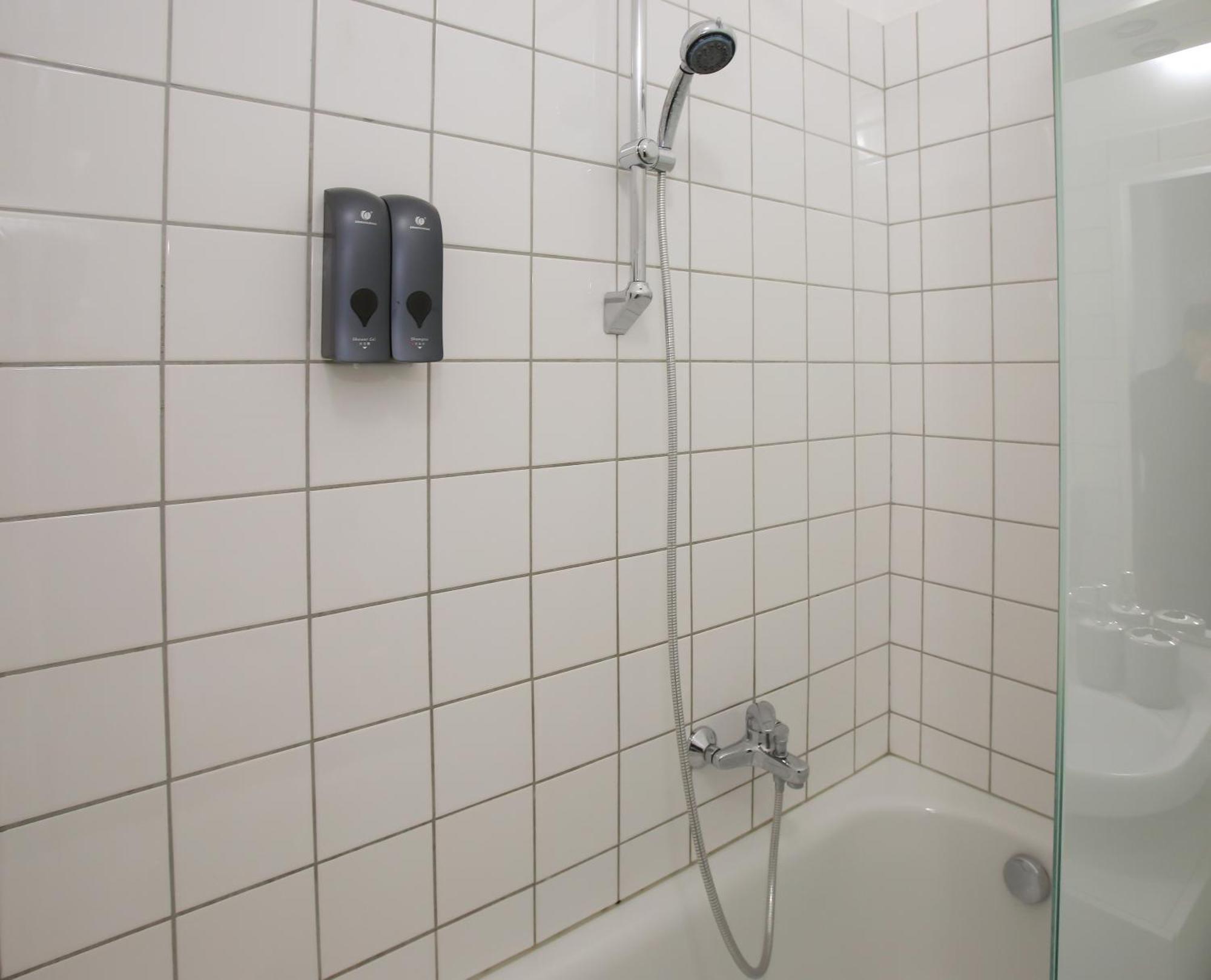 Downtown Bliss Modern Retreat With Free Parking And Fast Internet 600 Mbits Apartment