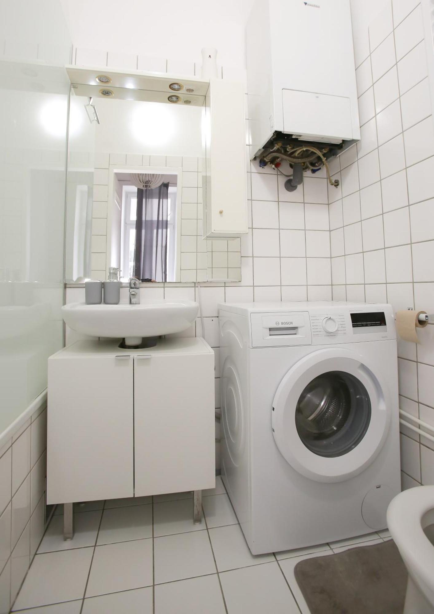 Downtown Bliss Modern Retreat With Free Parking And Fast Internet 600 Mbits Apartment *