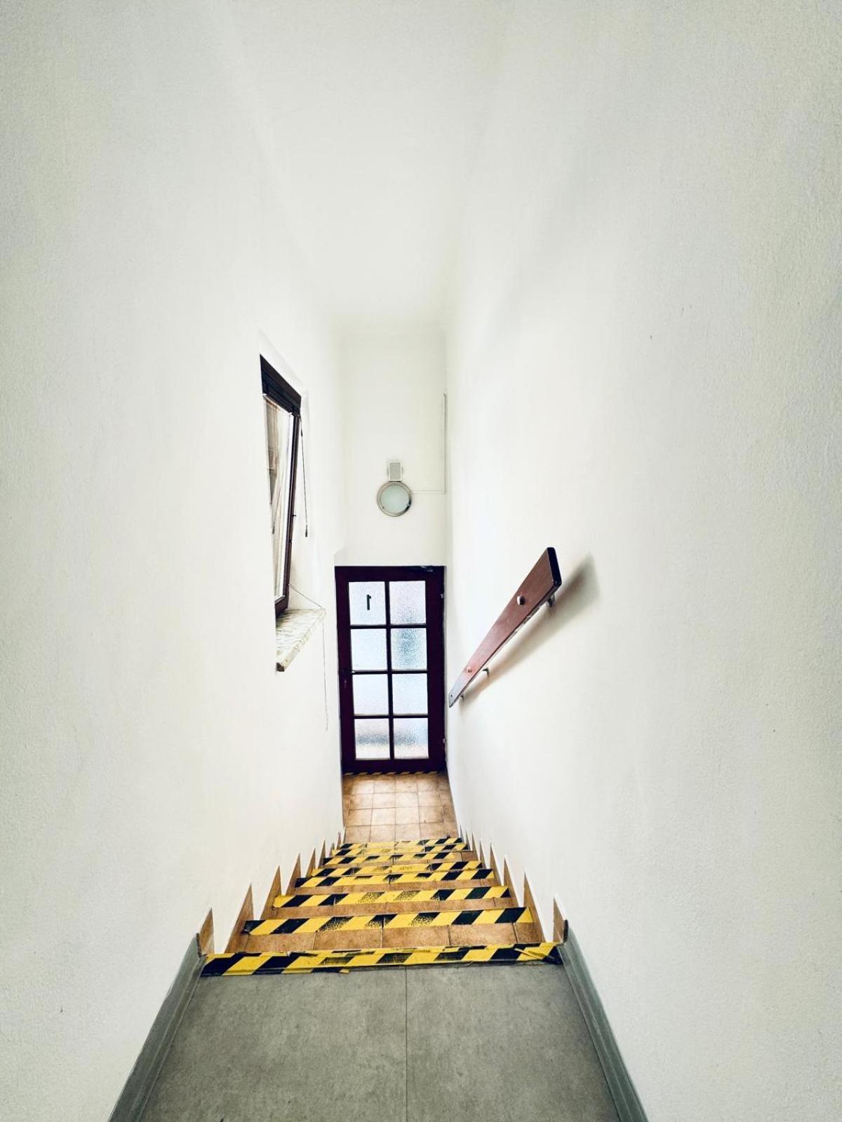 Very Spacious For Up To 7p With Great Location Apartment *