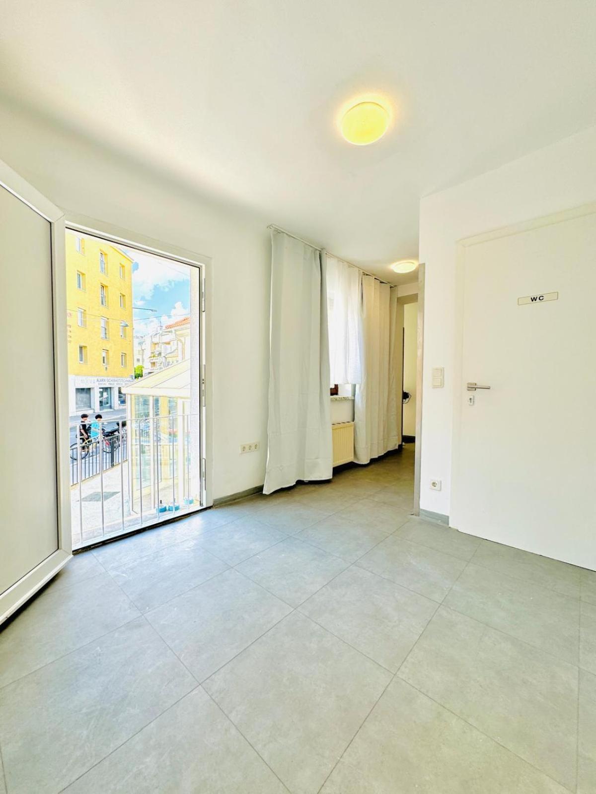 Very Spacious For Up To 7p With Great Location Apartment