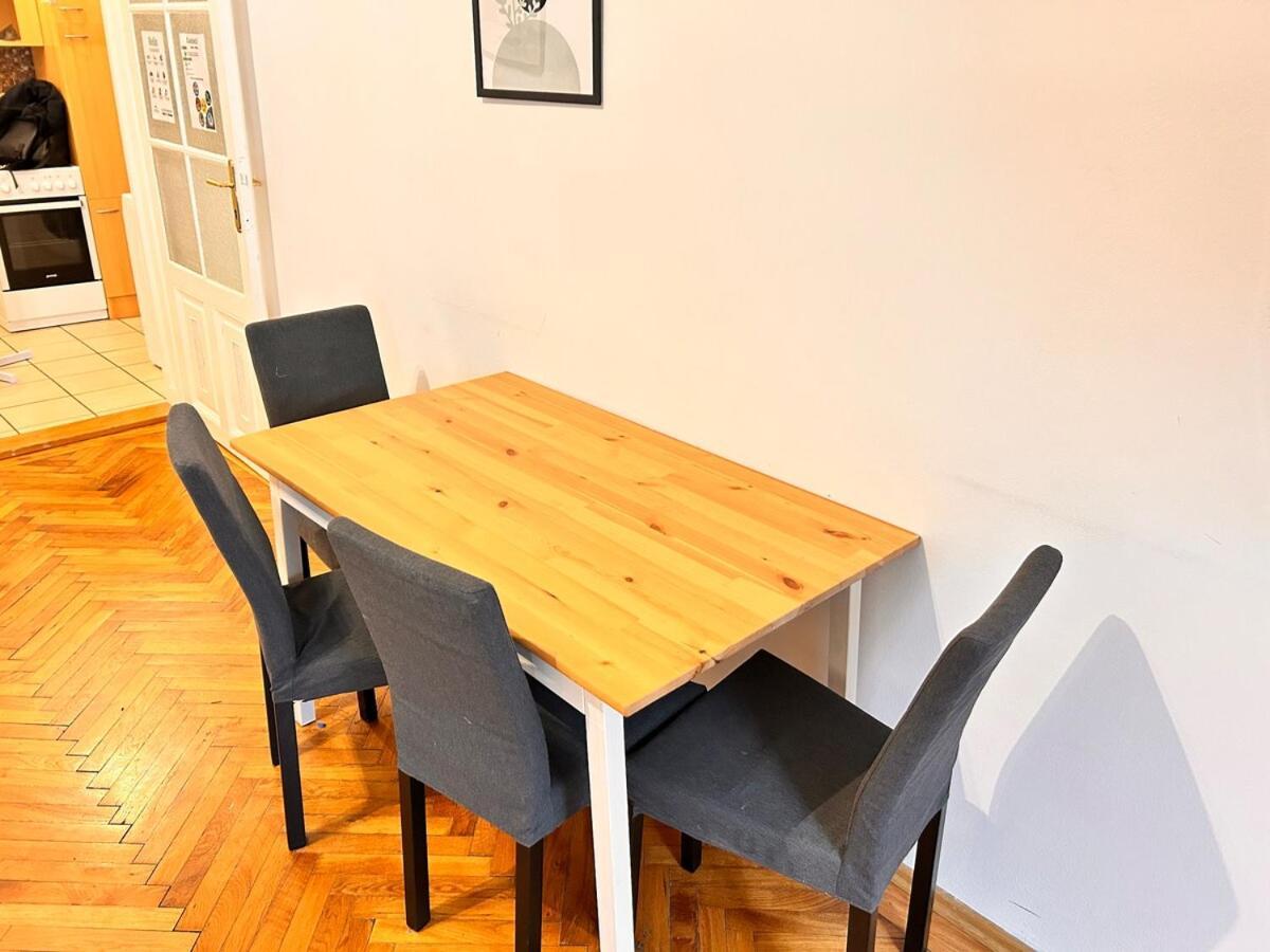 Stylish Flat With 2 Double Beds For 4 People 15a *