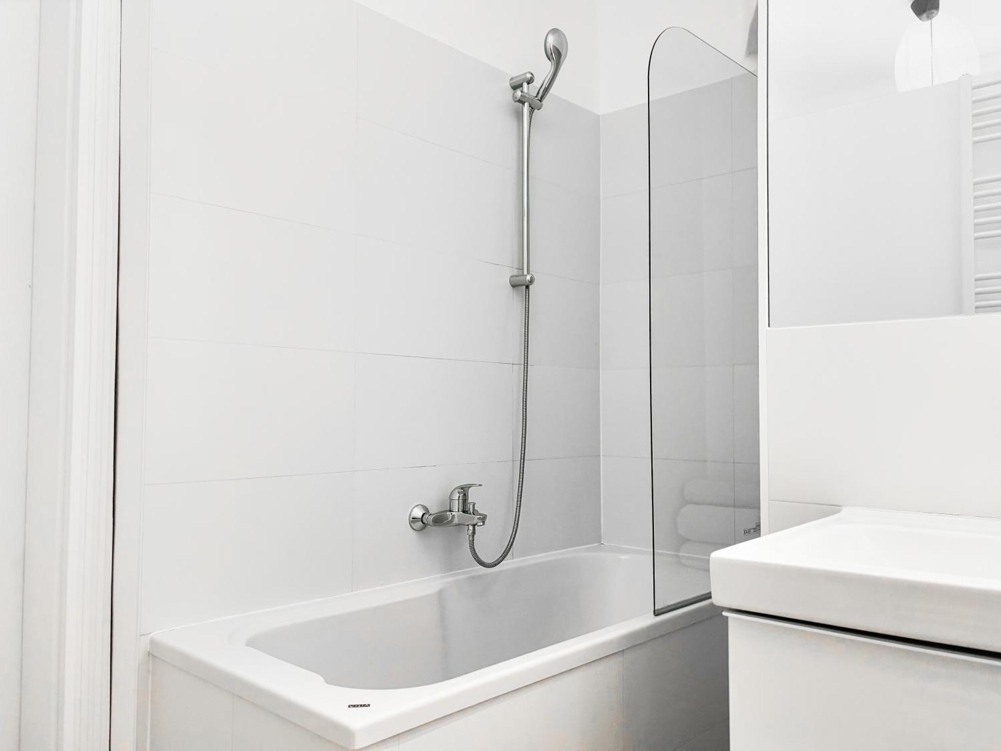 Chic 1-br - Perfect Location Apartment *