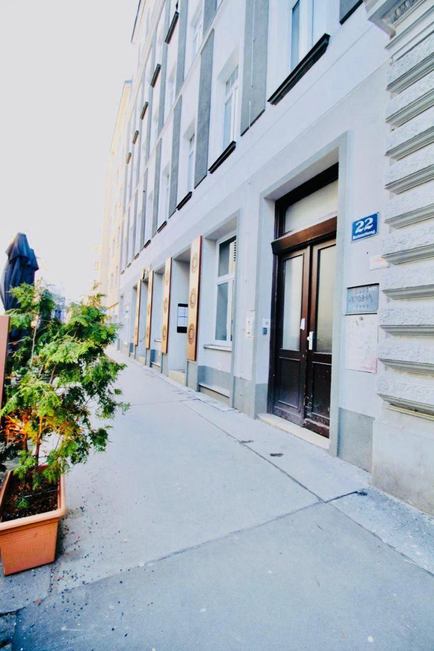 Spacious 2br 1lr 10 Min To St Stephen Apartment *