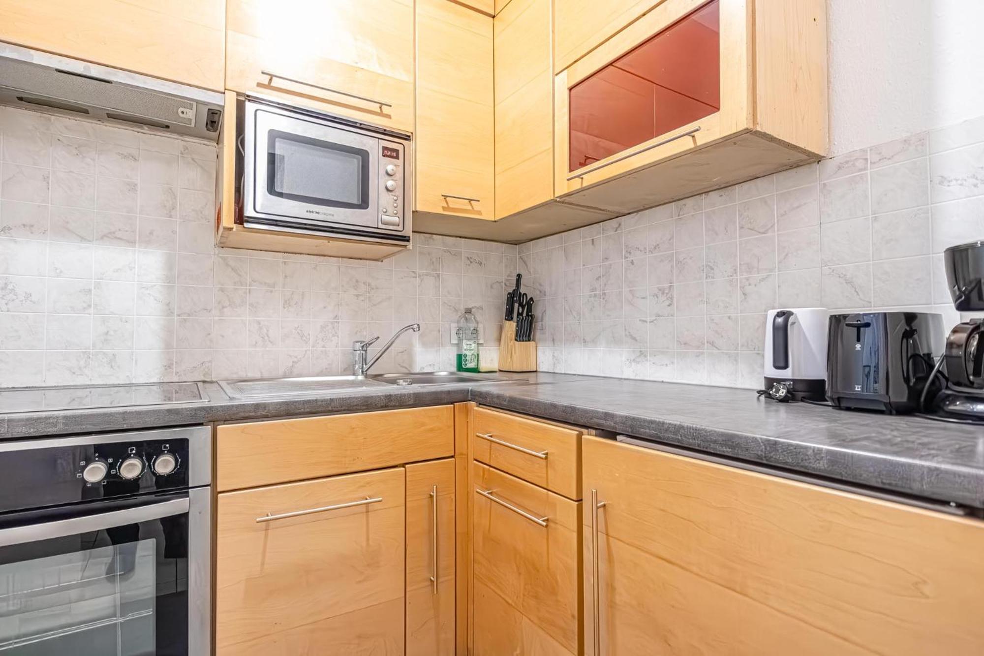 Comfy 1br In With Great Amenities *