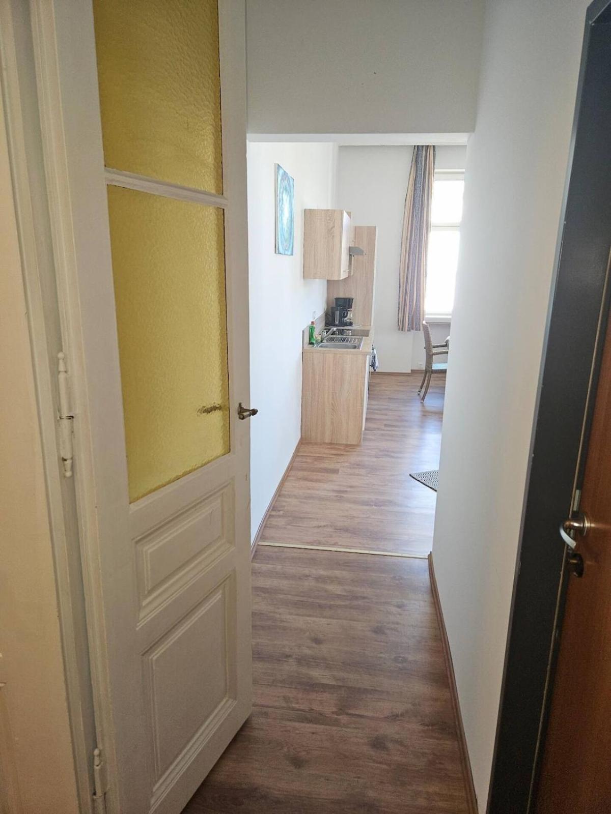 At Westbahnhof I Close To Shopping Street & Metro Apartment Vienna