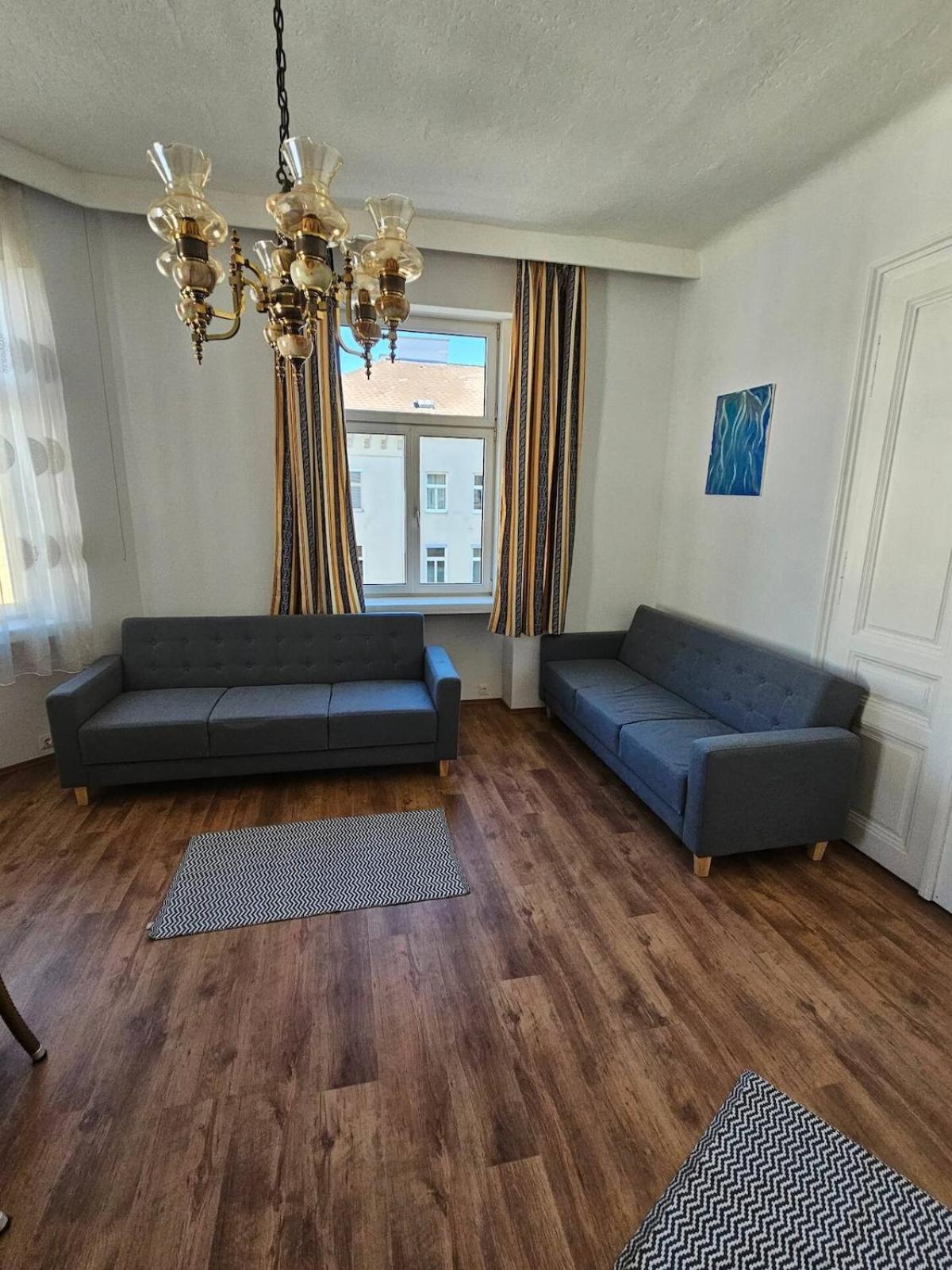 At Westbahnhof I Close To Shopping Street & Metro Apartment Vienna