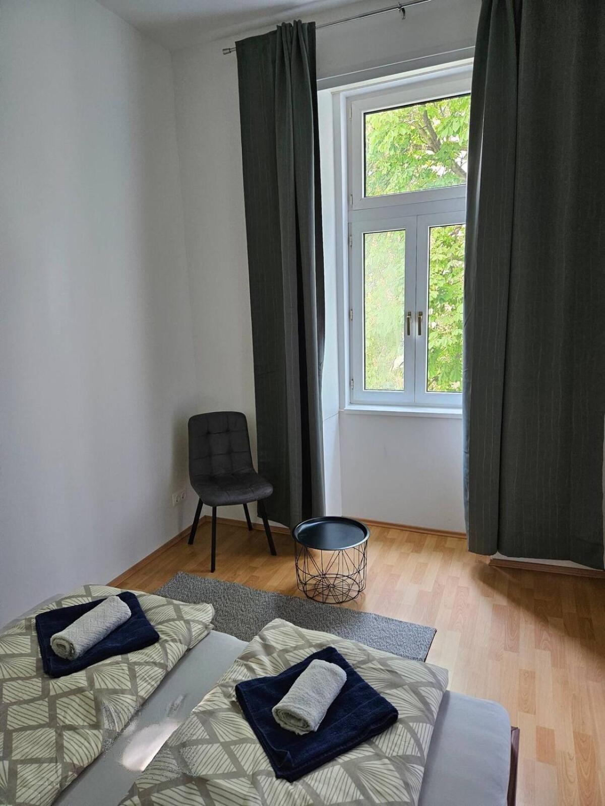 At Westbahnhof I Close To Shopping Street & Metro Apartment Vienna