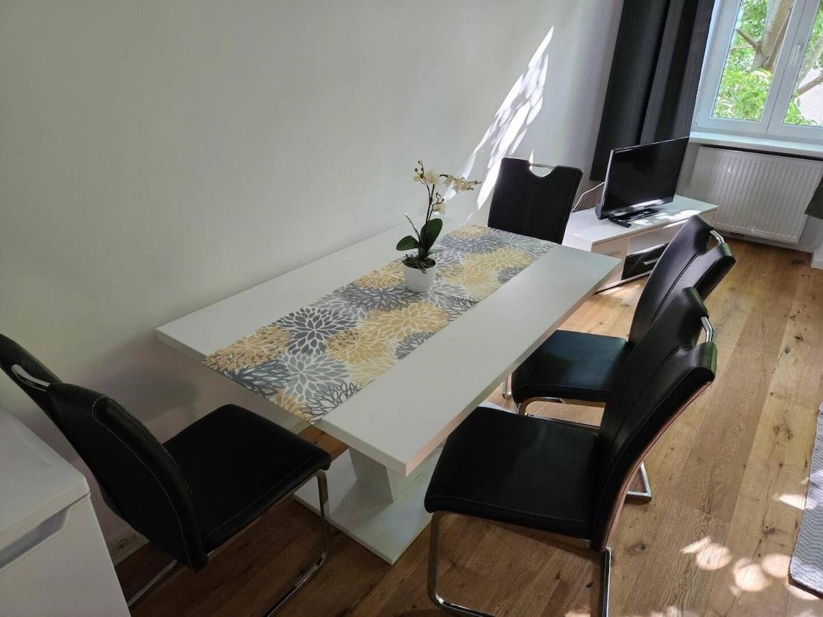 At Westbahnhof I Close To Shopping Street & Metro Apartment Vienna