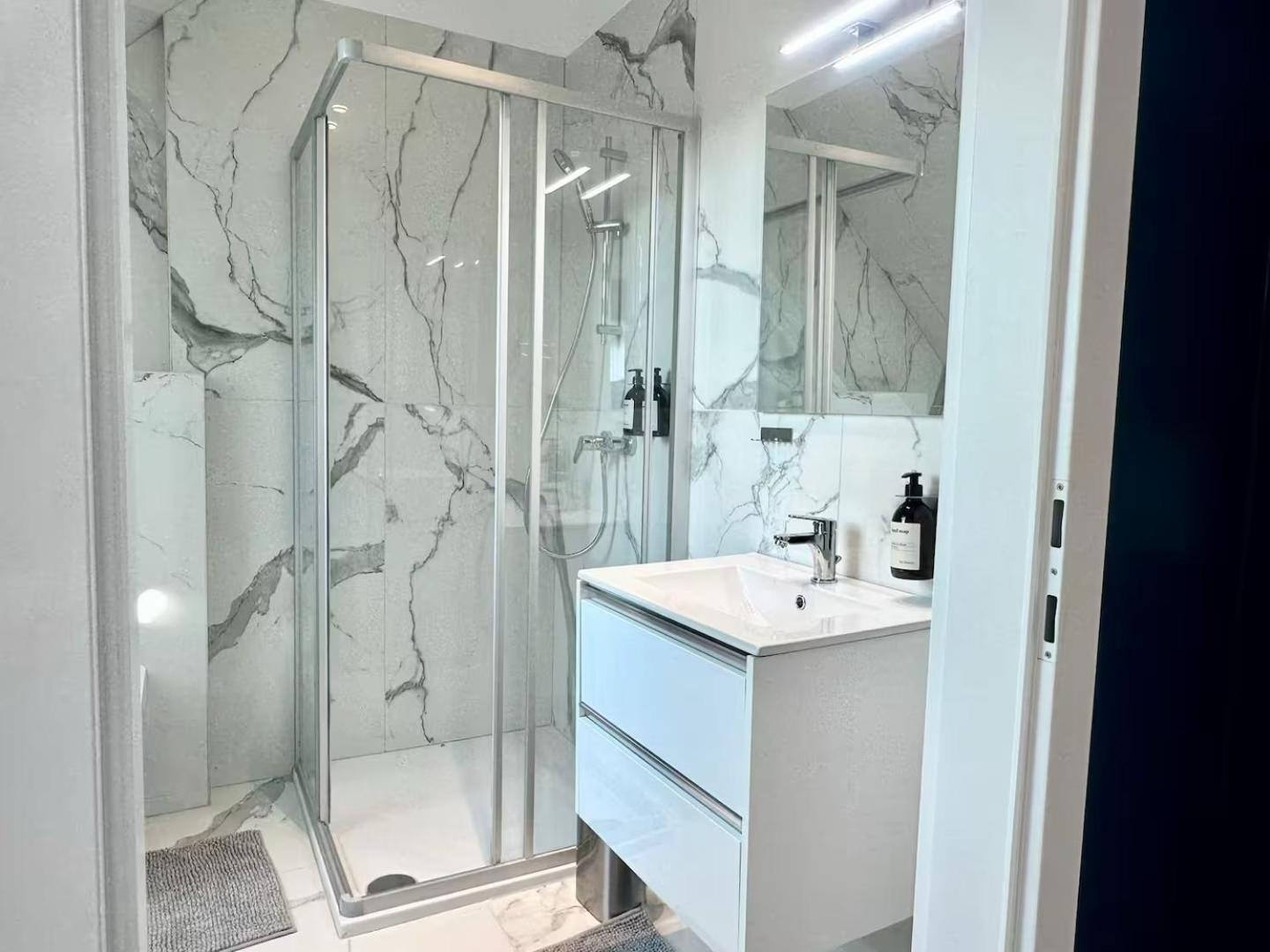 Augarten Apartments I 5 Minutes To Metro, Bus And Train I Wifi I Very Central Apartment *