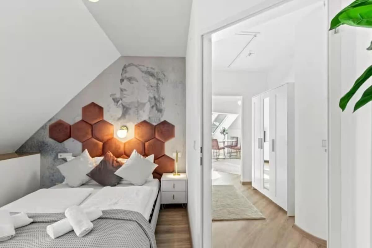 Apartment 2 Minutes To Metro I Rooftop I Designer