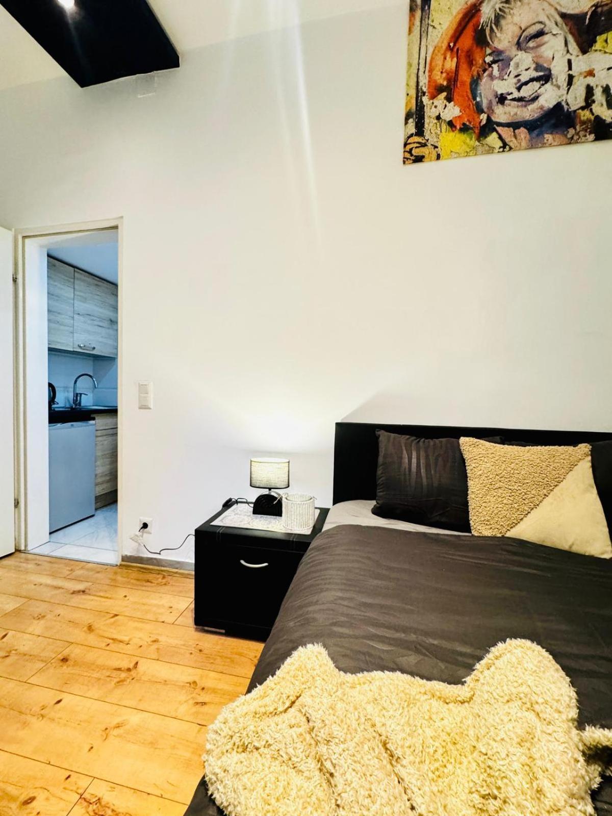 For 2p, 15minutes To Rathausplatz Apartment *