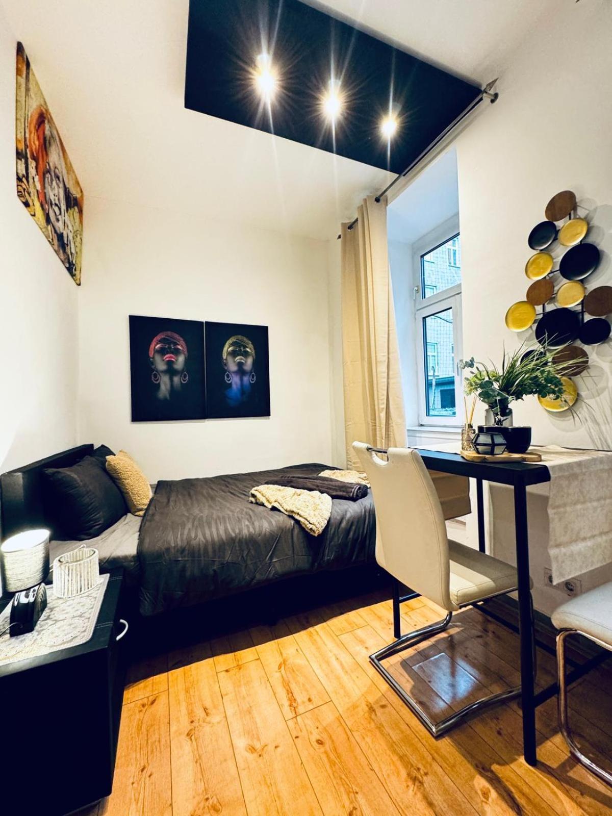 For 2p, 15minutes To Rathausplatz Apartment