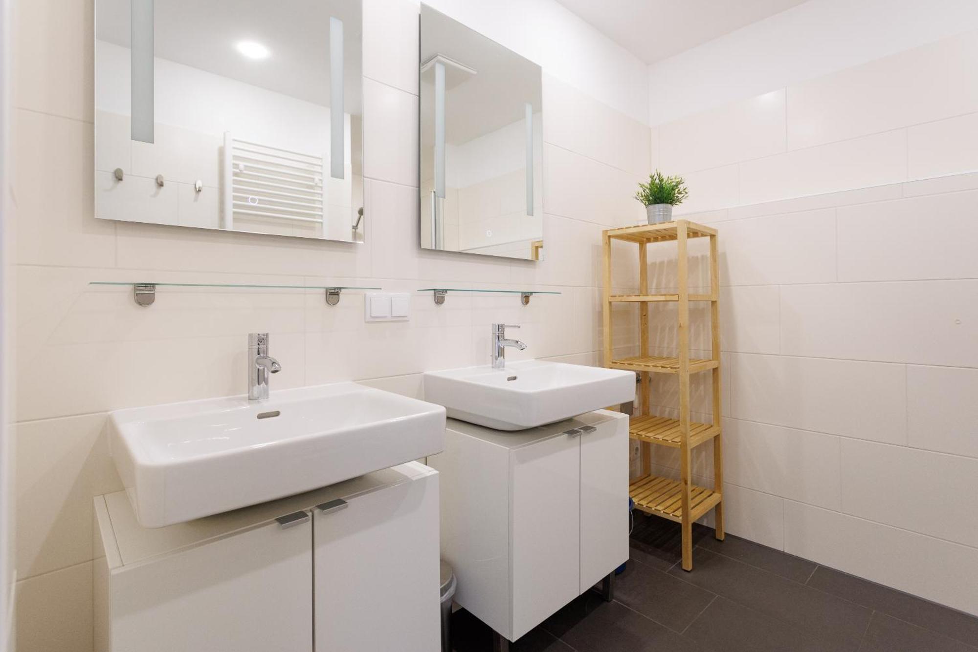 Spacious Group With Balcony Apartamento Viena