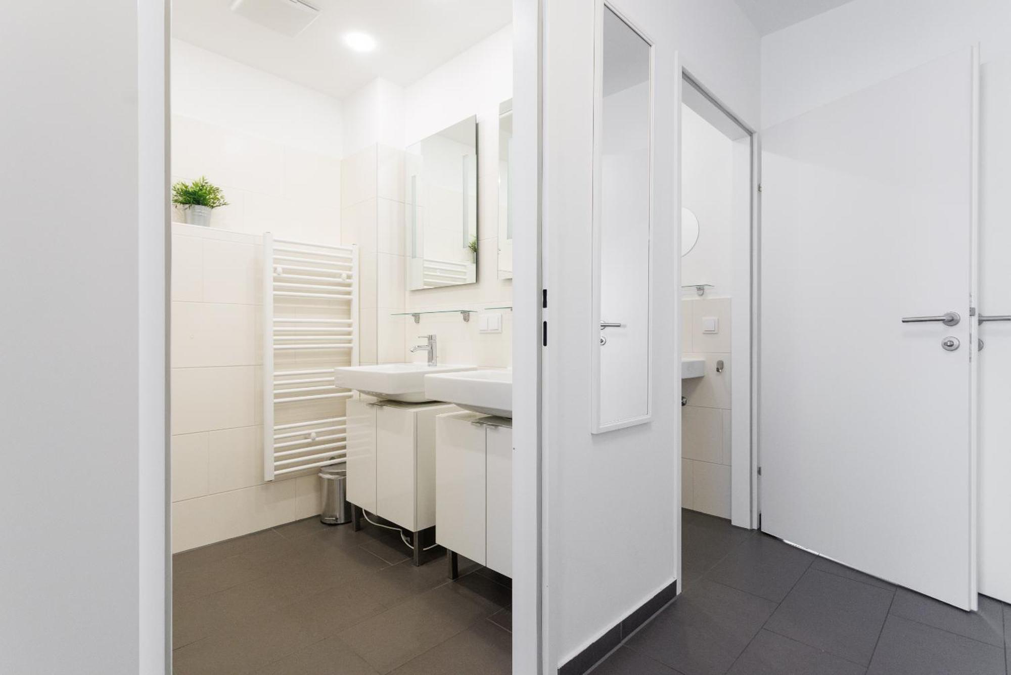 Spacious Group With Balcony * Viena