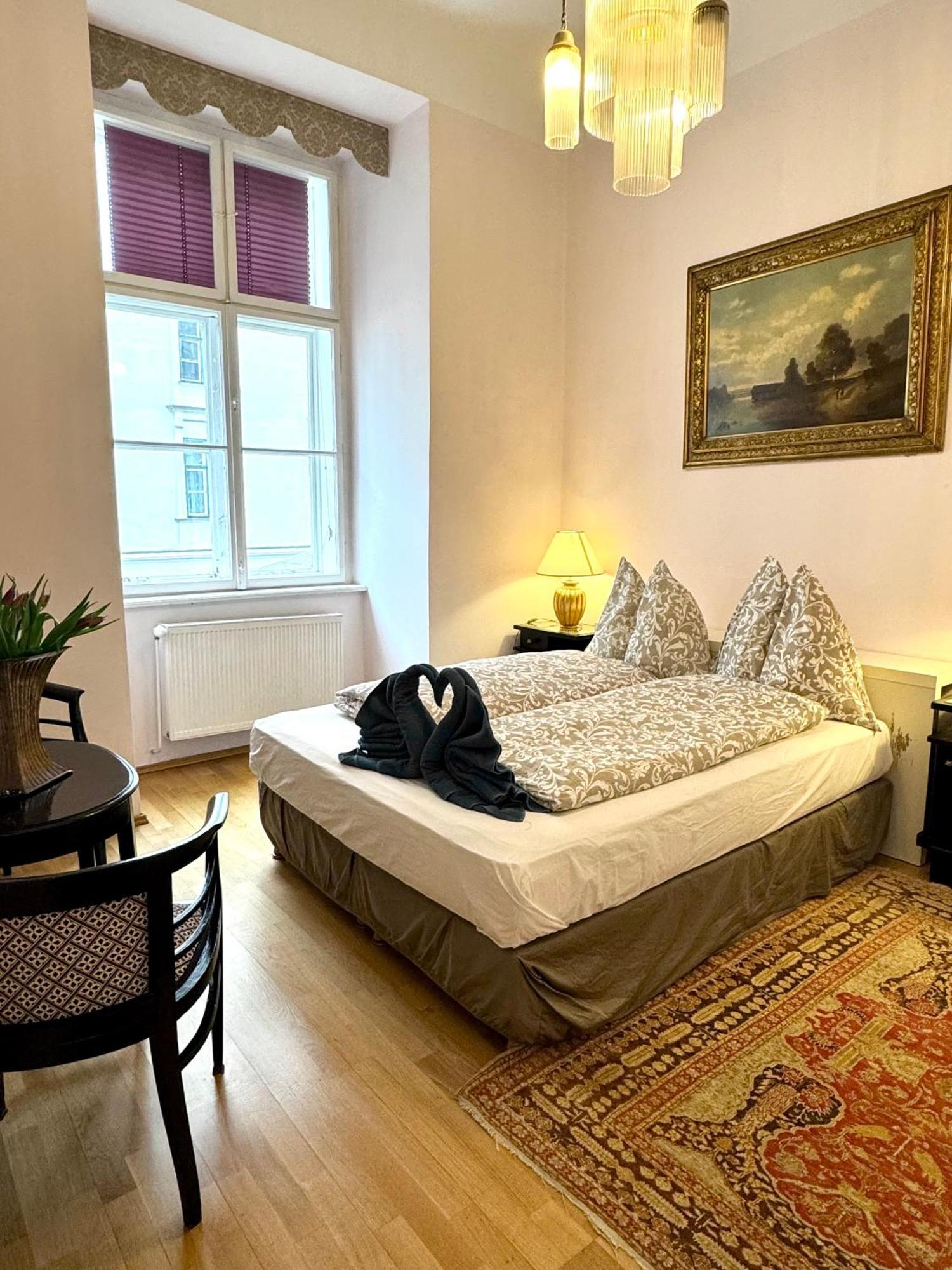 Historical In Center Apartment *