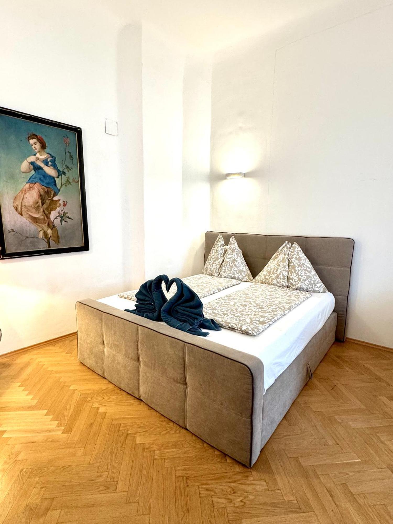 Historical In Center Apartment