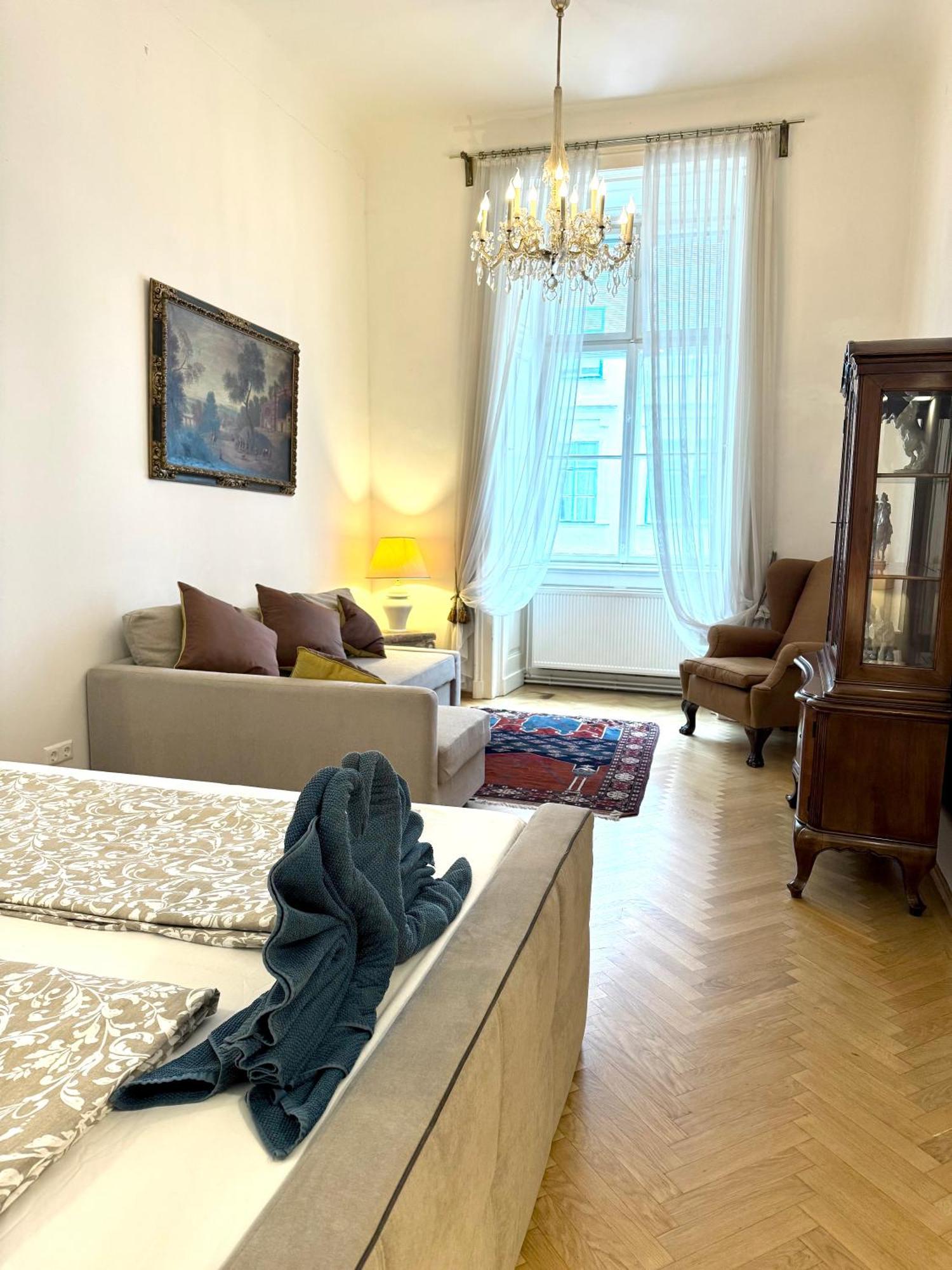 Historical In Center Apartment Vienna