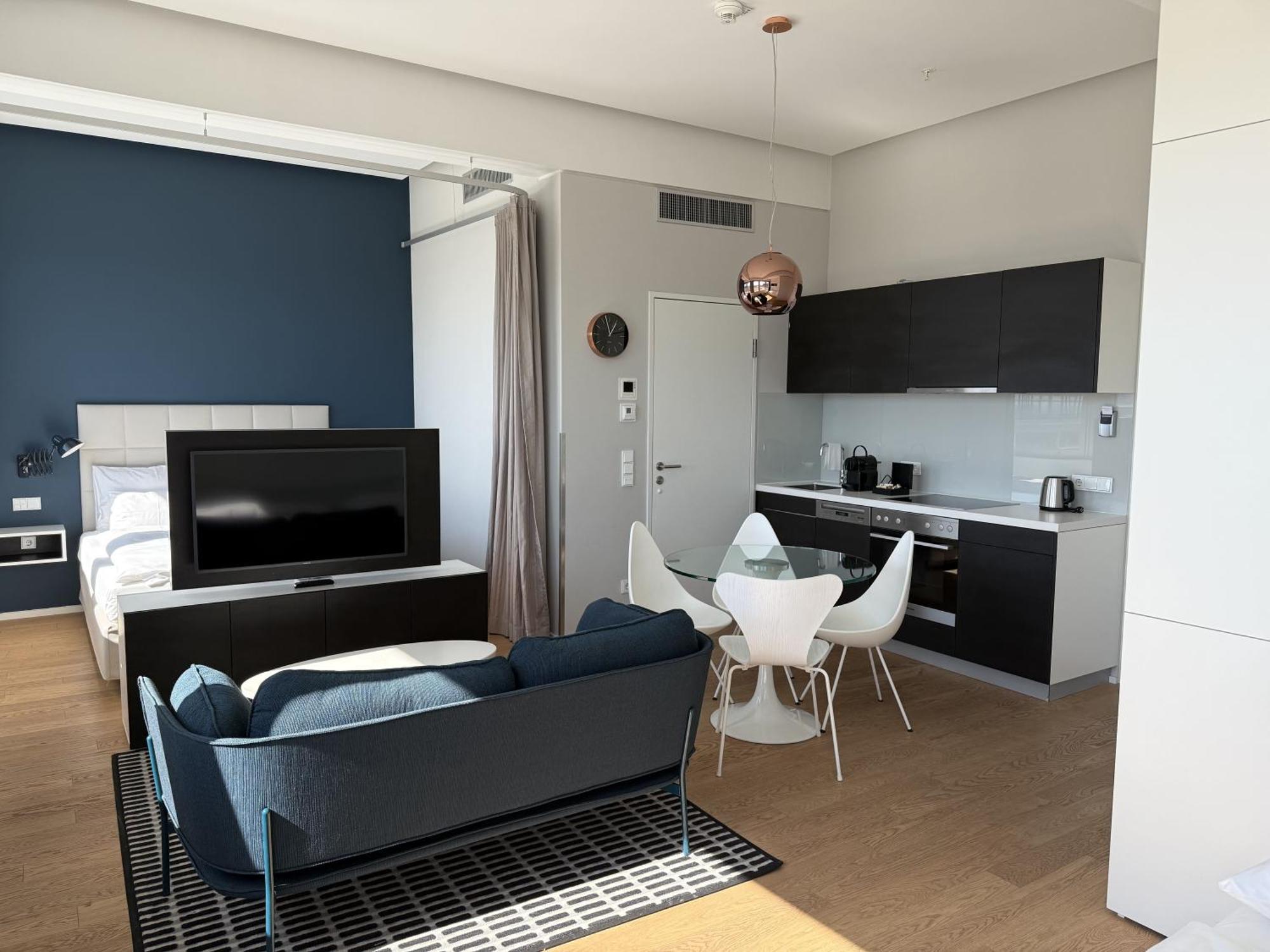 Penthouse-flair With Skyline-view Apartment *