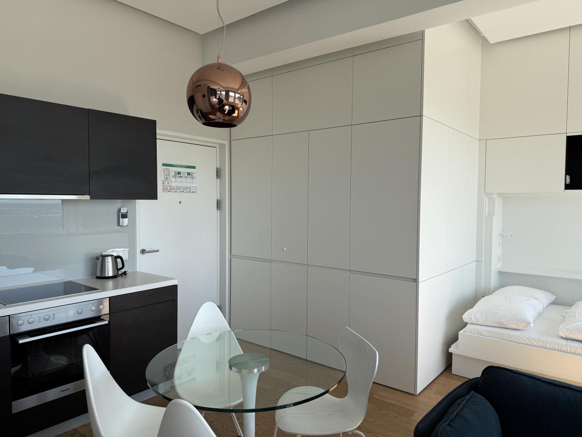 Penthouse-flair With Skyline-view