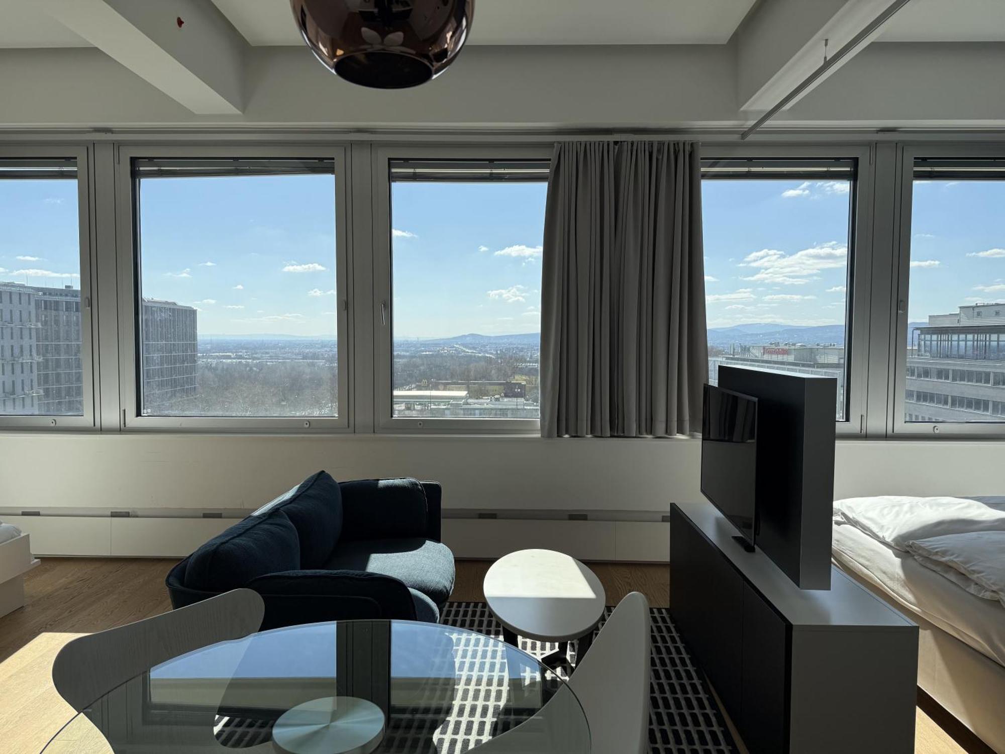 Apartment Penthouse-flair With Skyline-view *