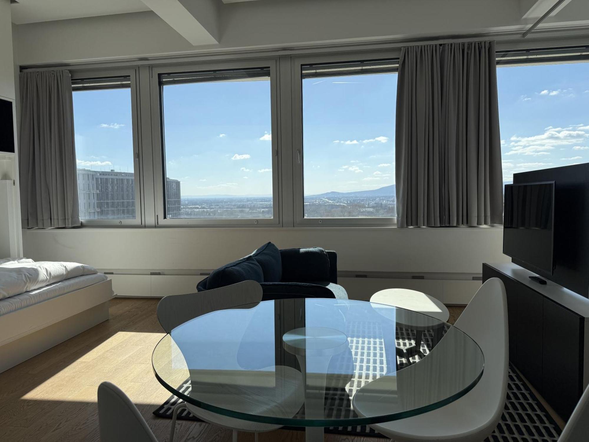 Penthouse-flair With Skyline-view Apartment