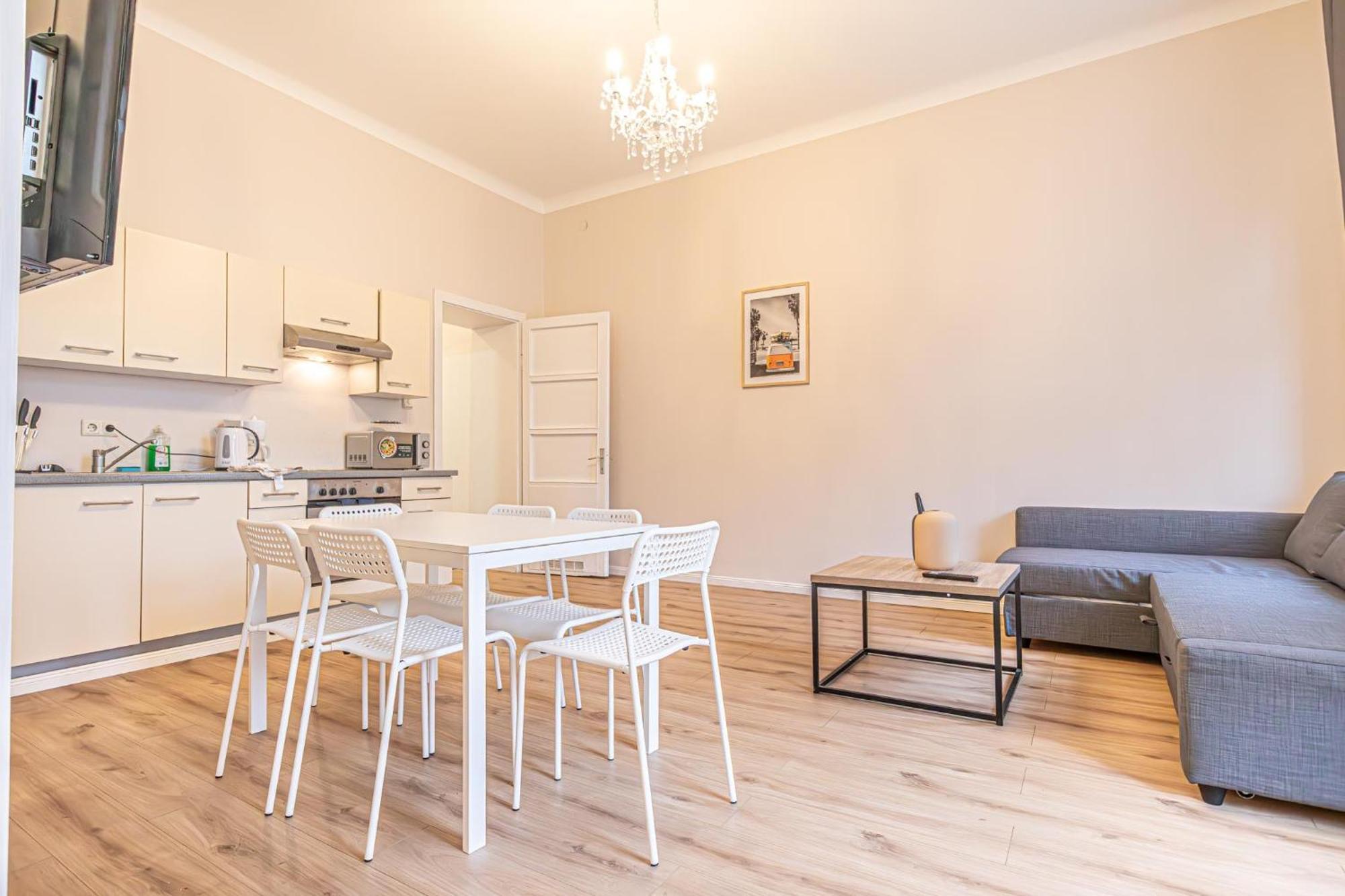 Comfortable 2br & 1lr In *