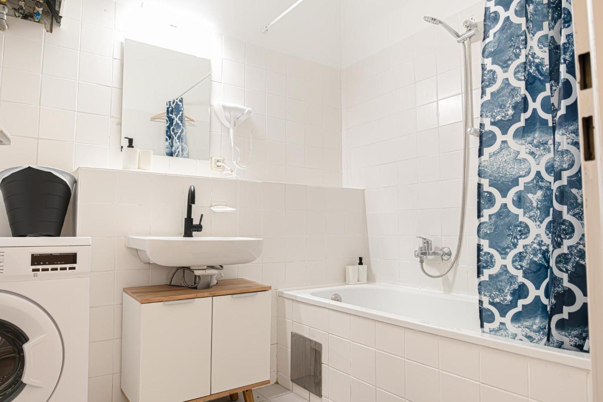 Comfortable 2br & 1lr In