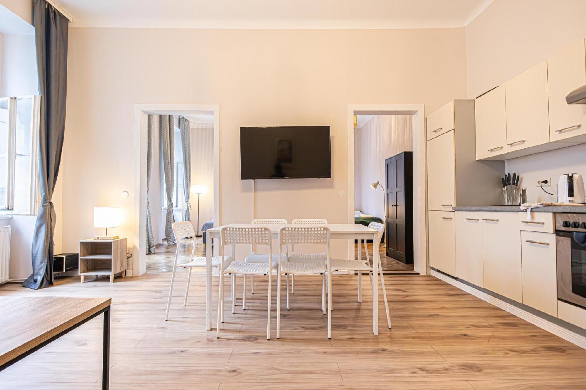 Comfortable 2br & 1lr In *