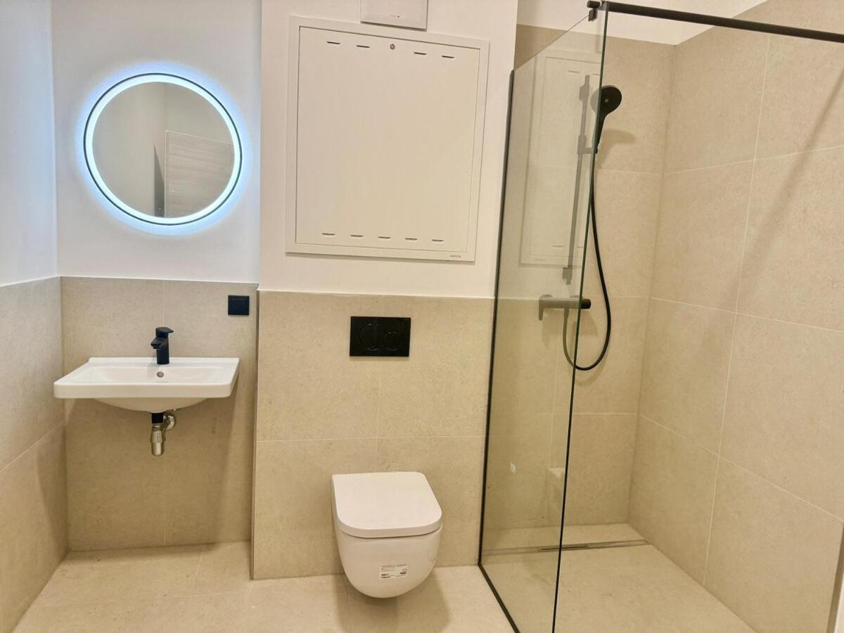 Modern - Easy Access