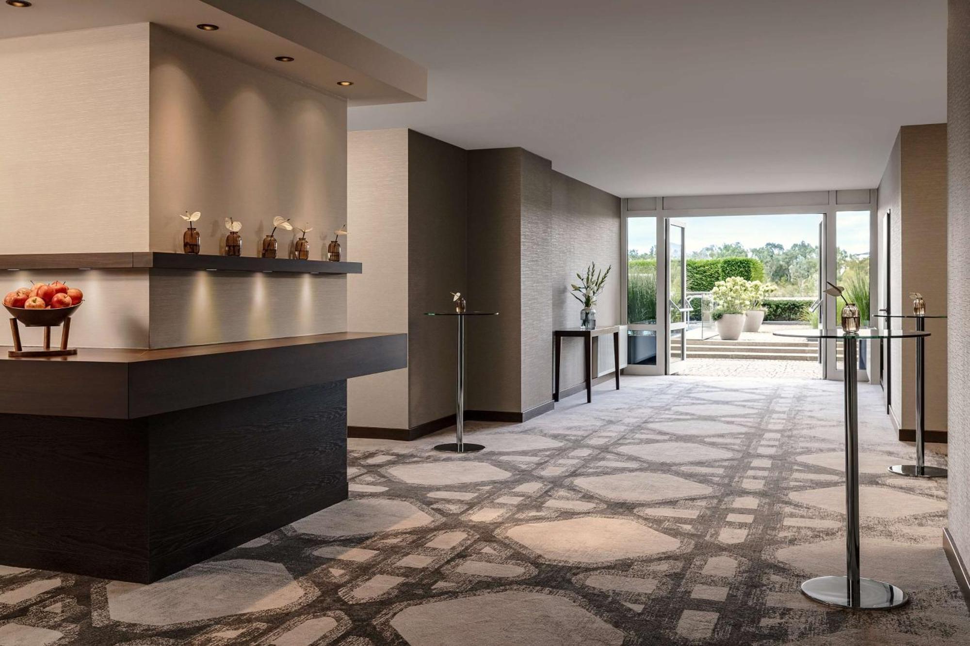 Hilton Waterfront 4*