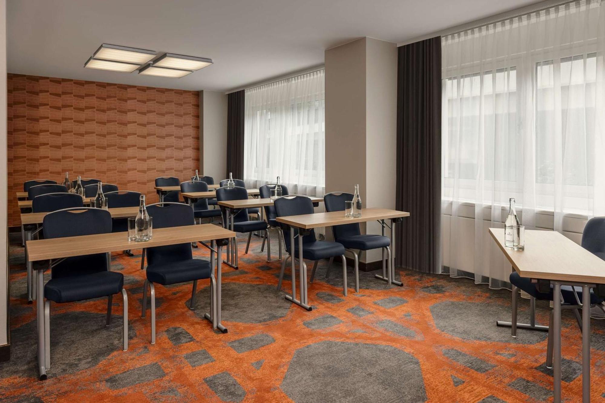 Hilton Waterfront Hotel 4*
