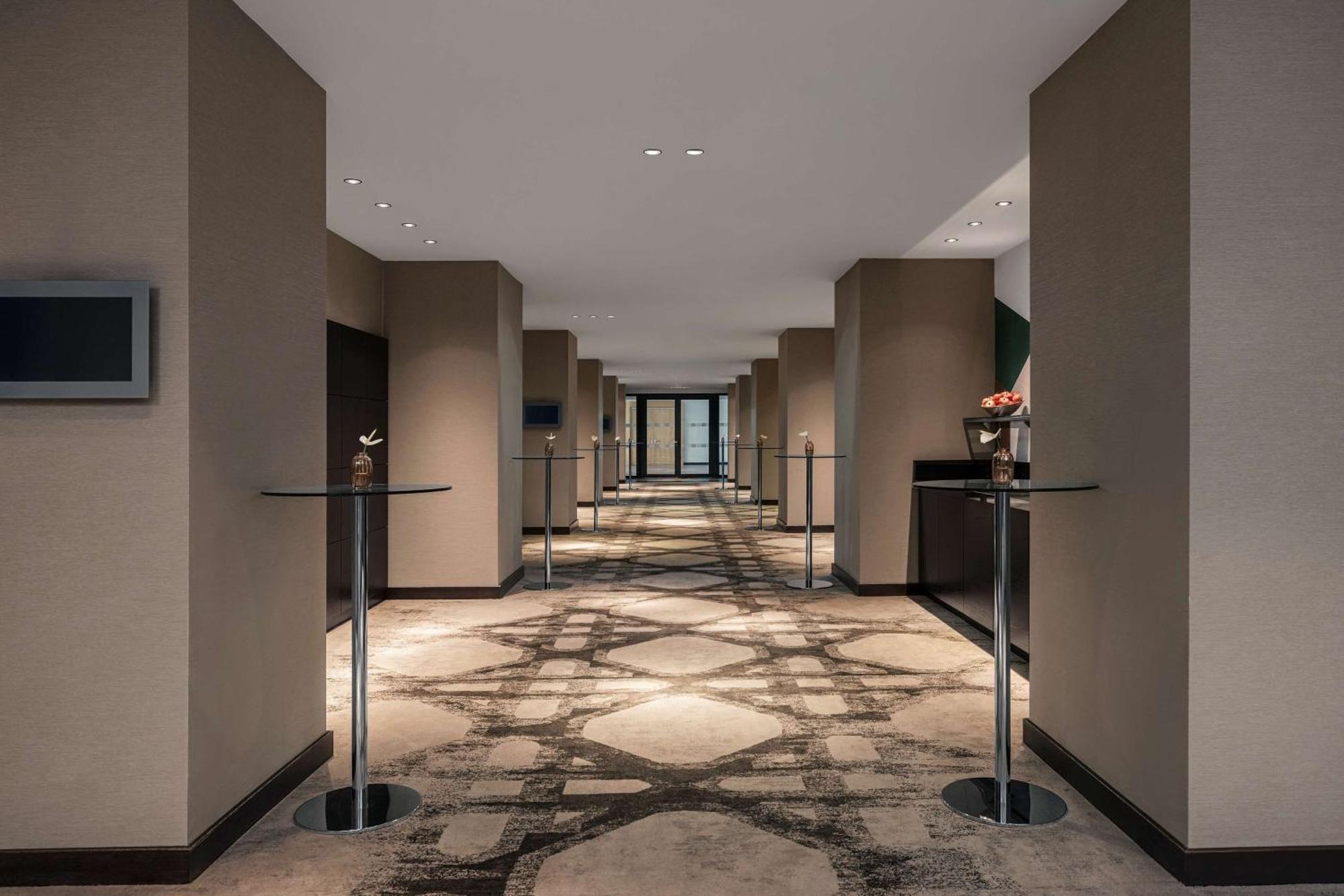Hilton Waterfront Viena