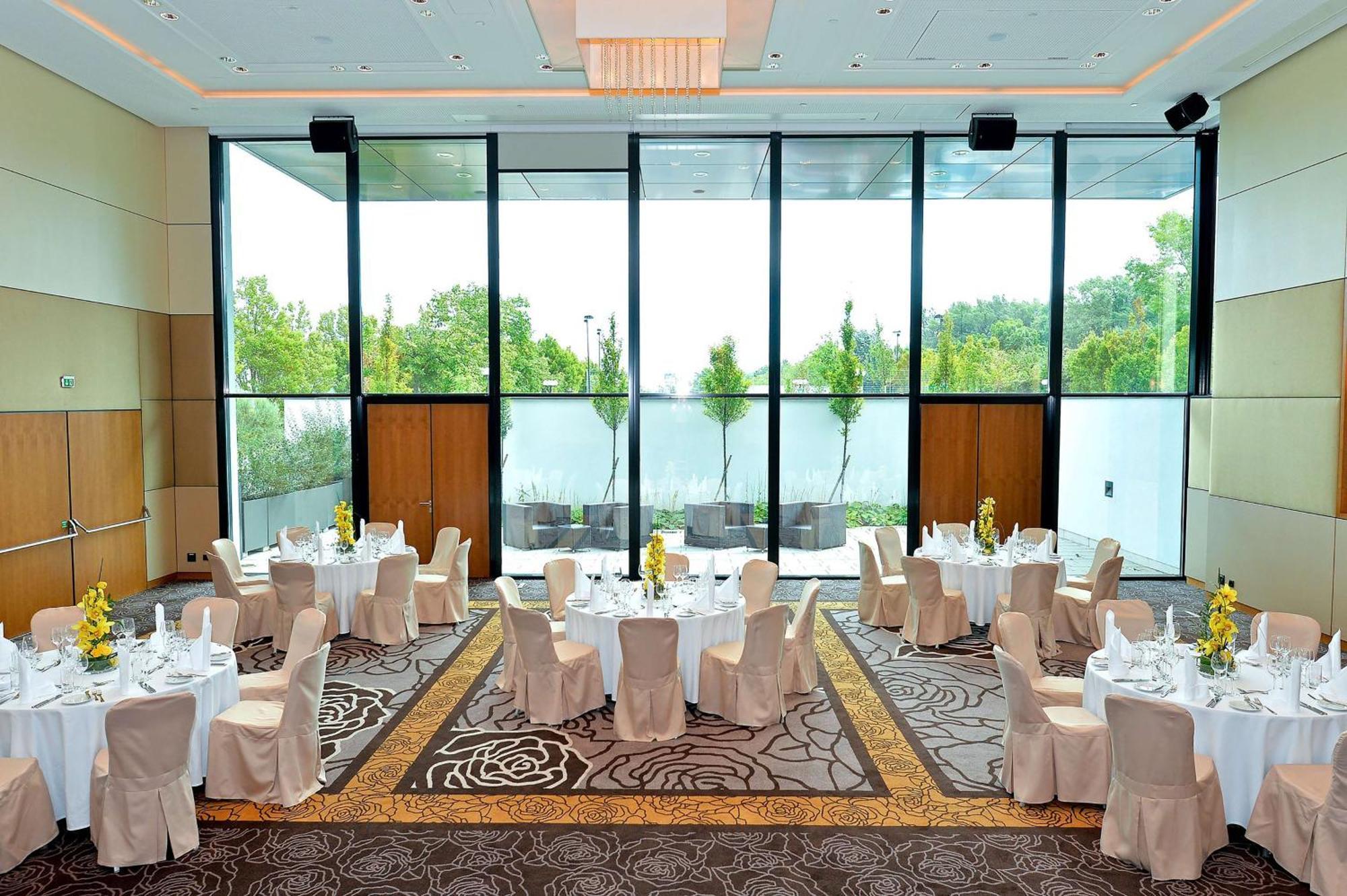 Hilton Waterfront Hotel 4*