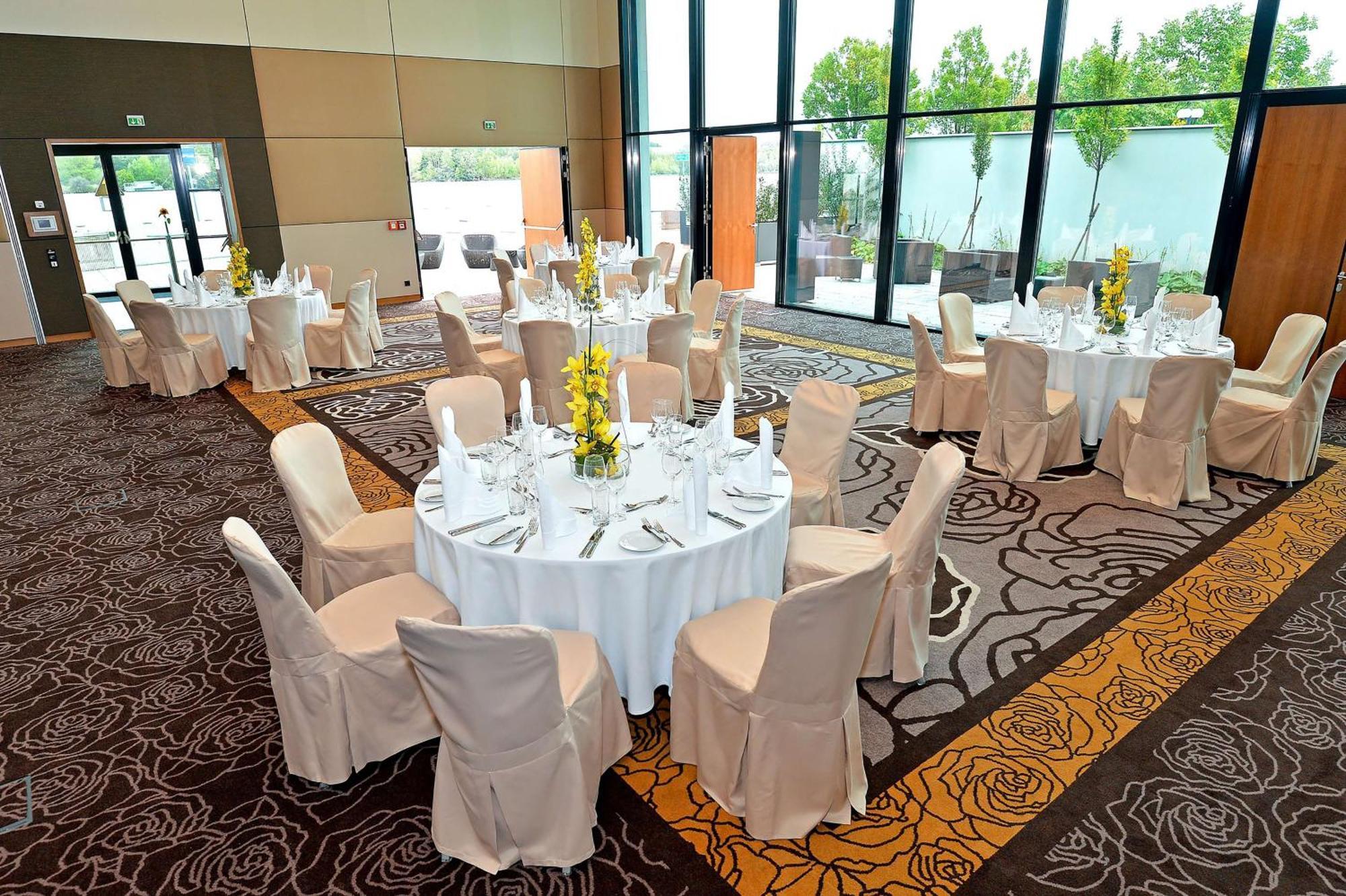Hilton Waterfront Viena