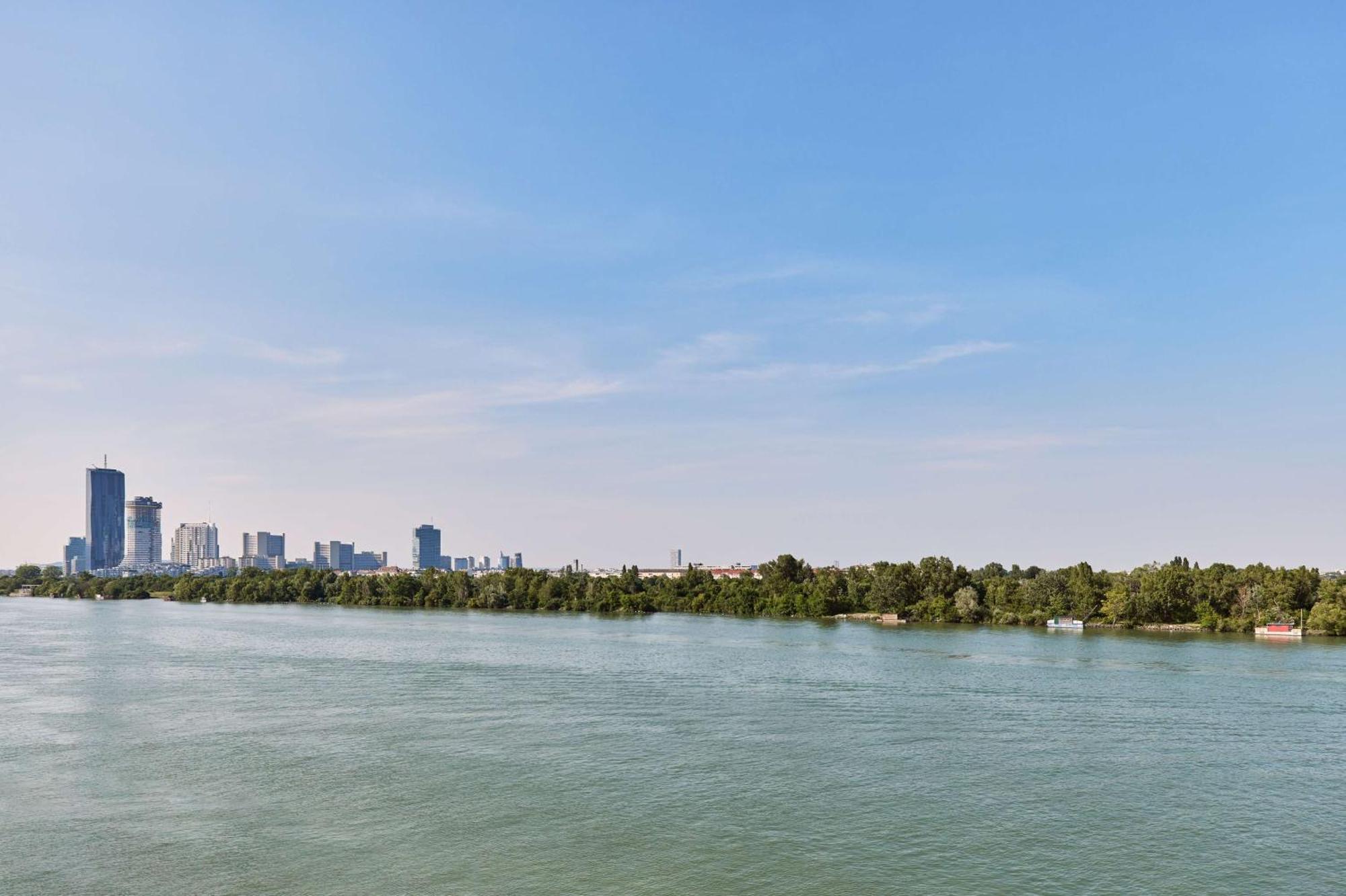 Hilton Waterfront Hotel 4*