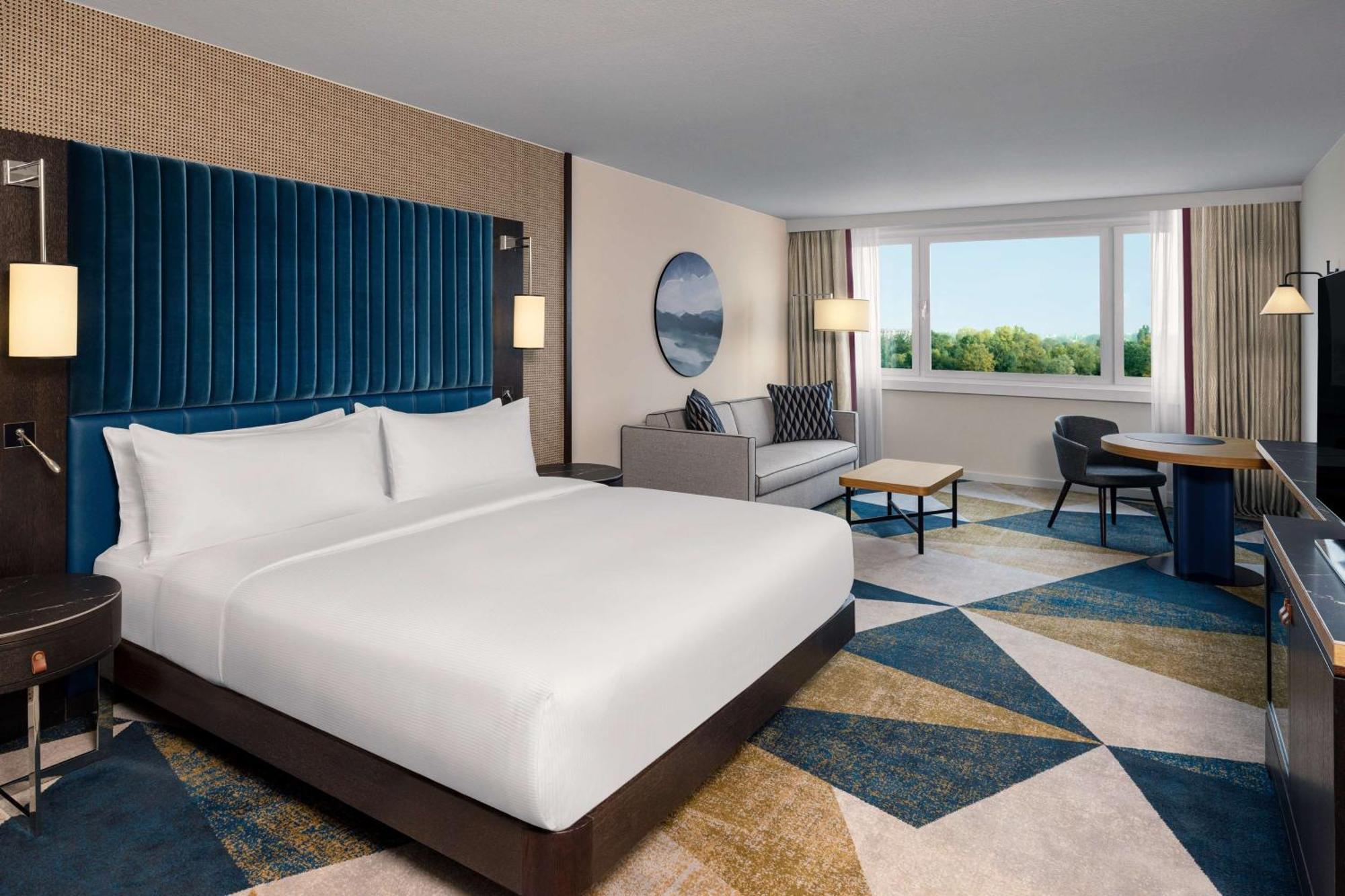 Hilton Waterfront Hotel 4*