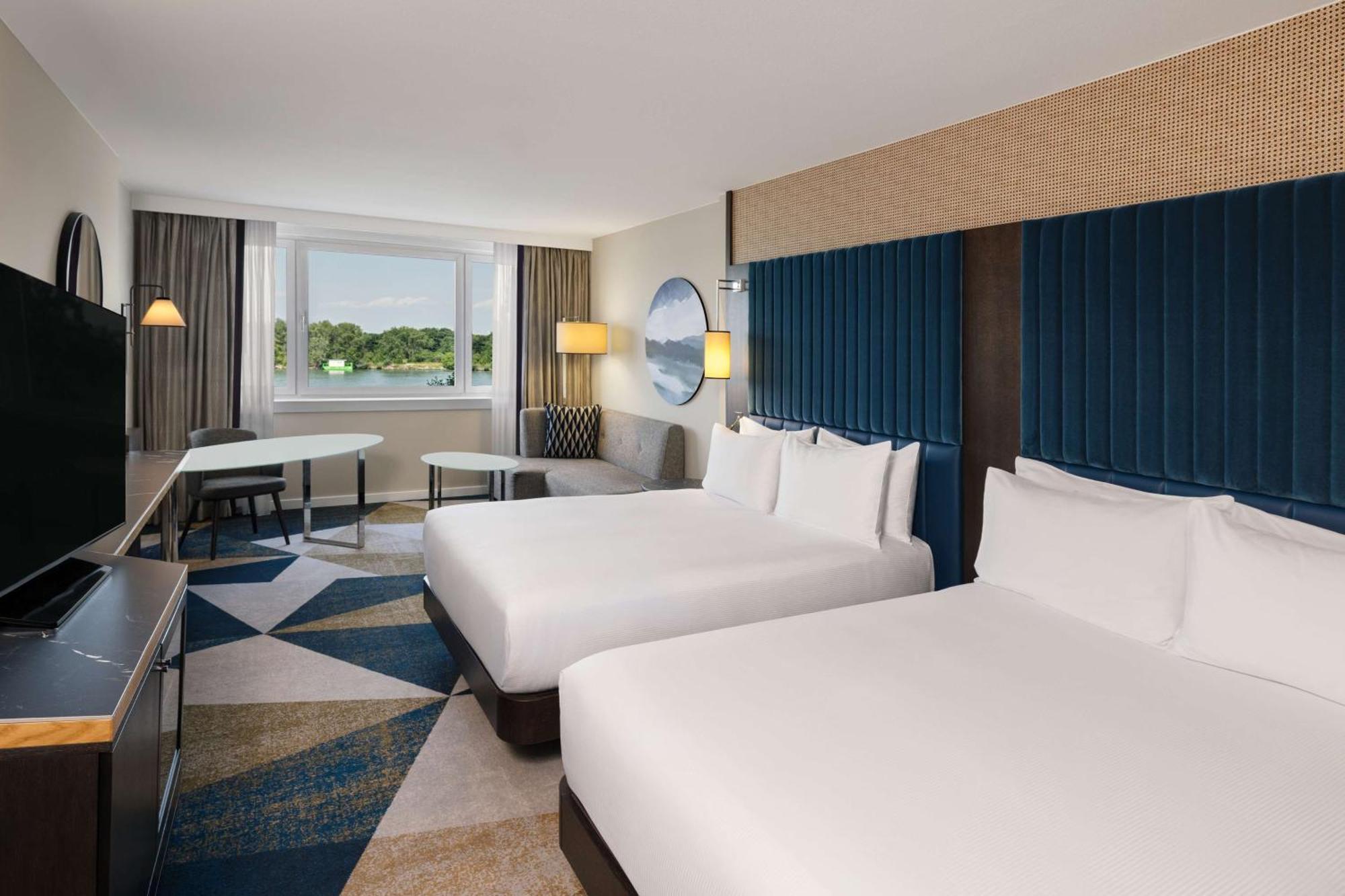 Hilton Waterfront Hotel 4*