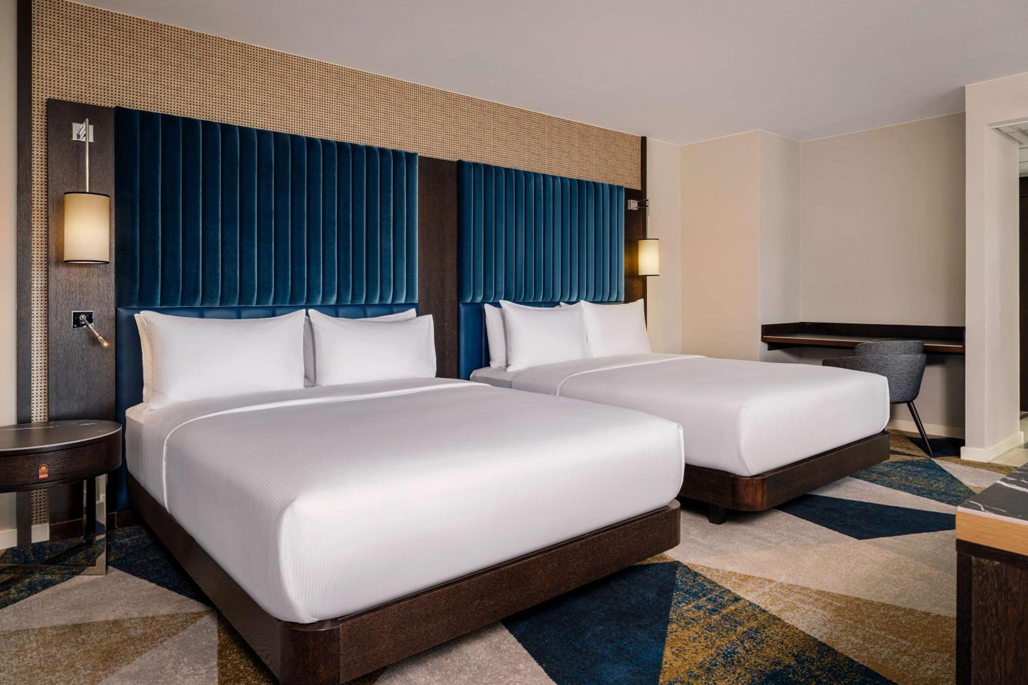 Hilton Waterfront Hotel 4*